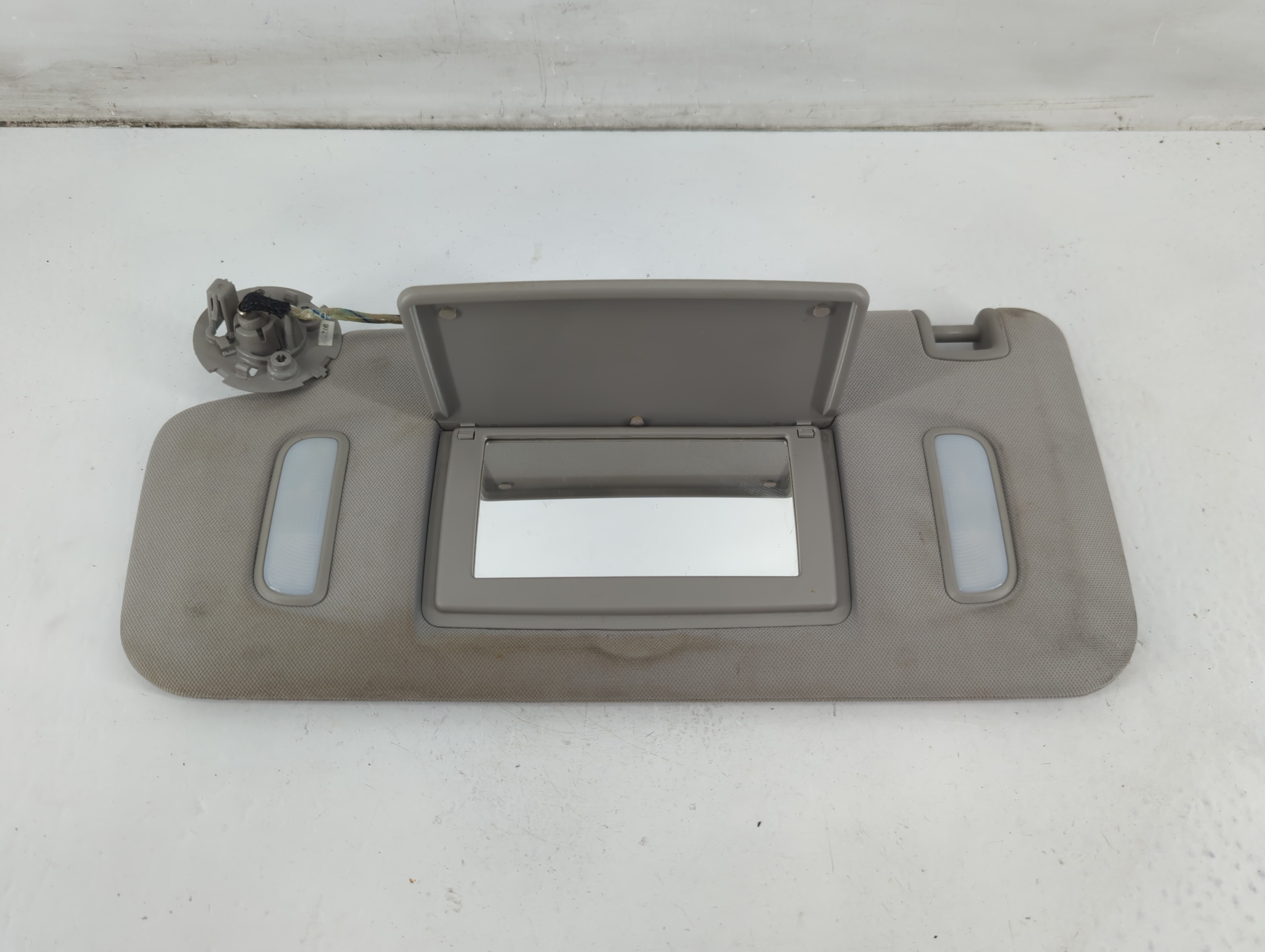2008-2017 Buick Enclave Driver Sun Visor Mirror Left Sunvisor Grey 1095068 - Oemusedautoparts1.com