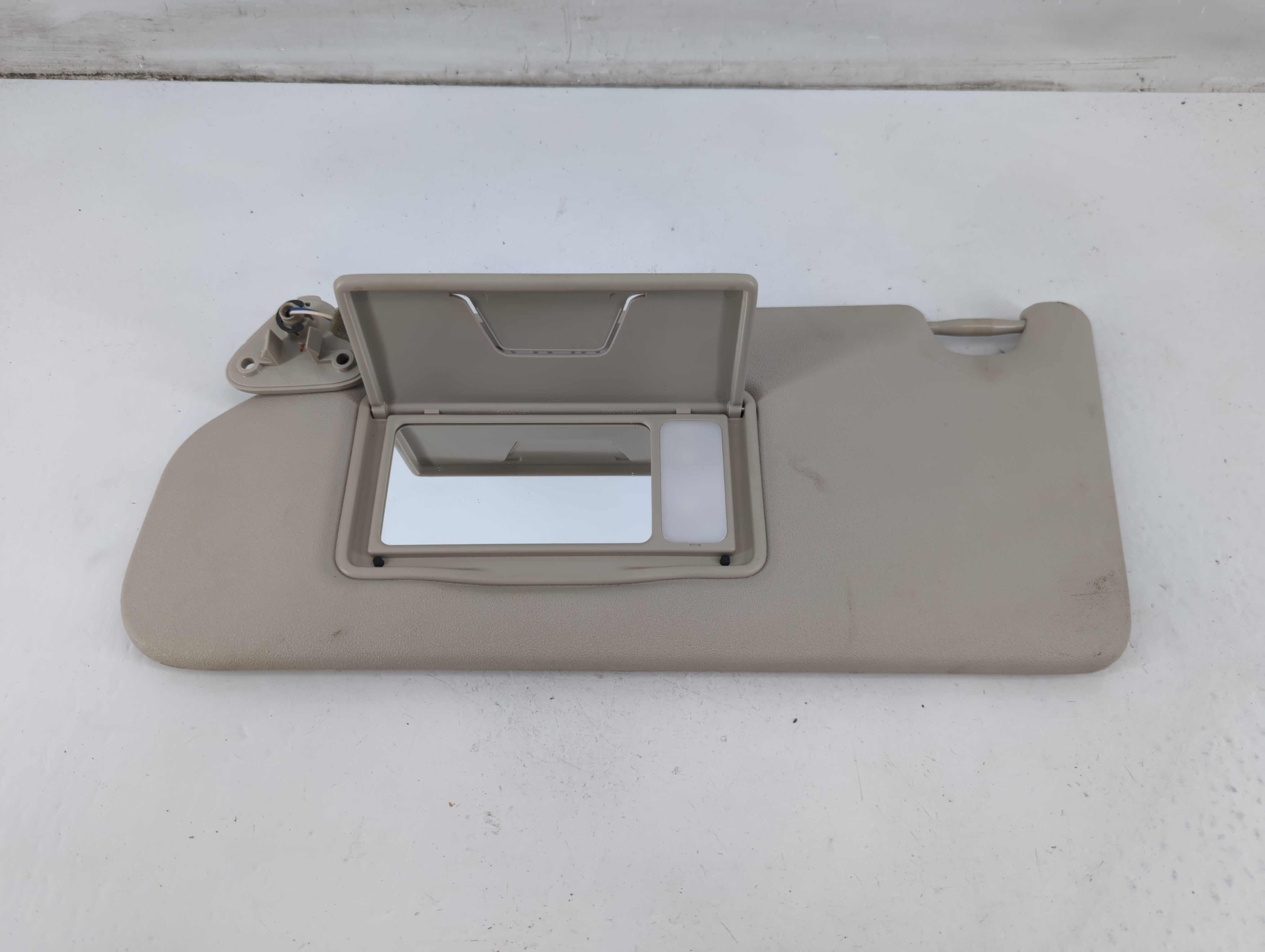 2016-2016 Mitsubishi Outlander Driver Sun Visor Mirror Left Sunvisor 1095070 - Oemusedautoparts1.com