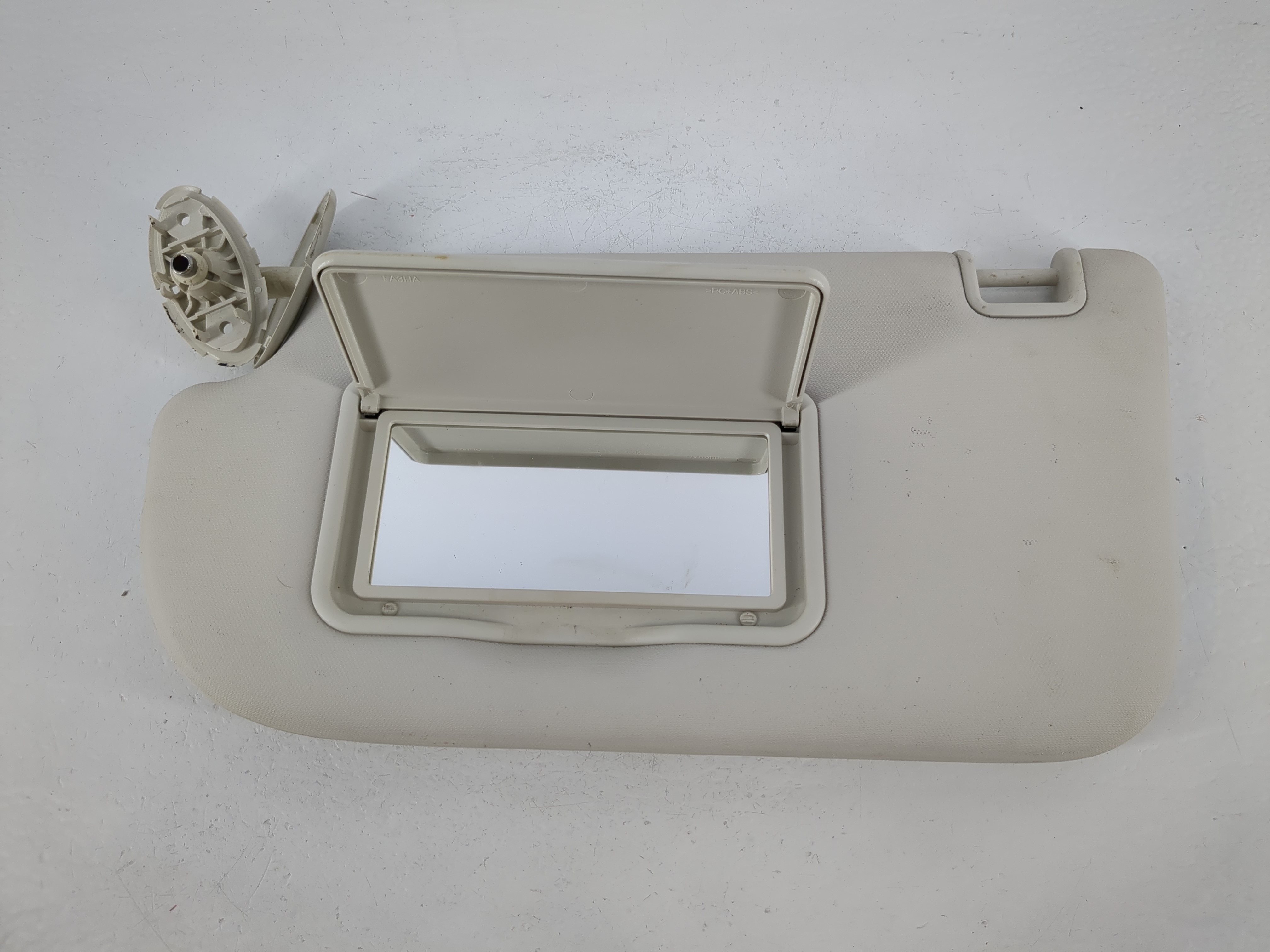 2013-2019 Ford Escape Driver Sun Visor Mirror Left Sunvisor Ivory 1095096 - Oemusedautoparts1.com