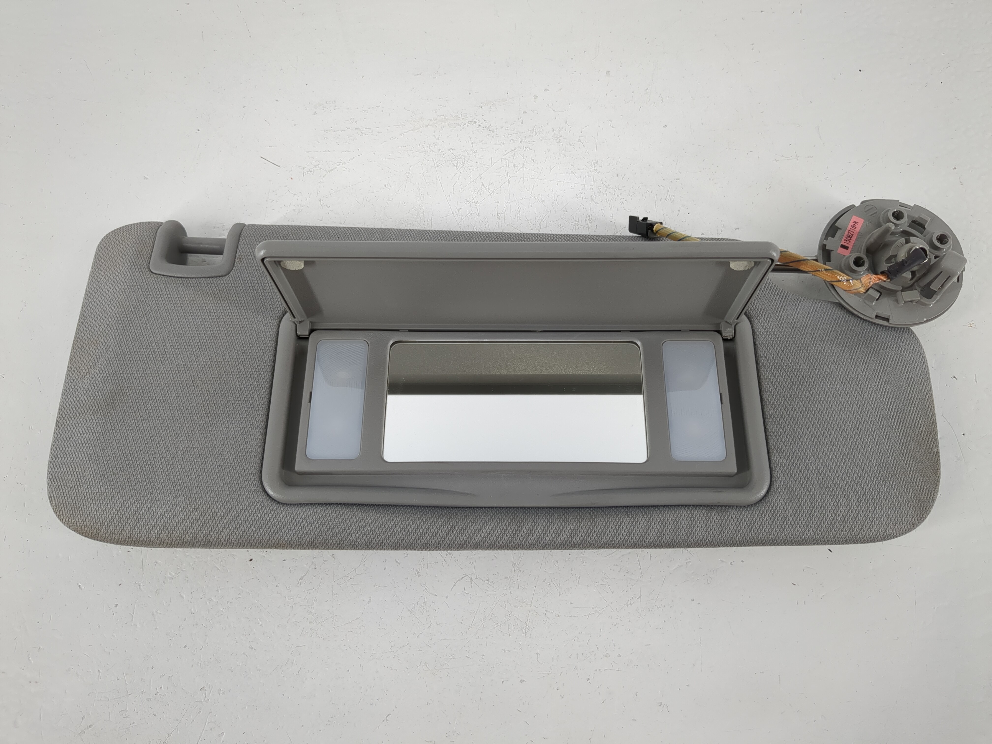 2016-2021 Chevrolet Malibu Driver Sun Visor Mirror Left Sunvisor Grey 1095099 - Oemusedautoparts1.com