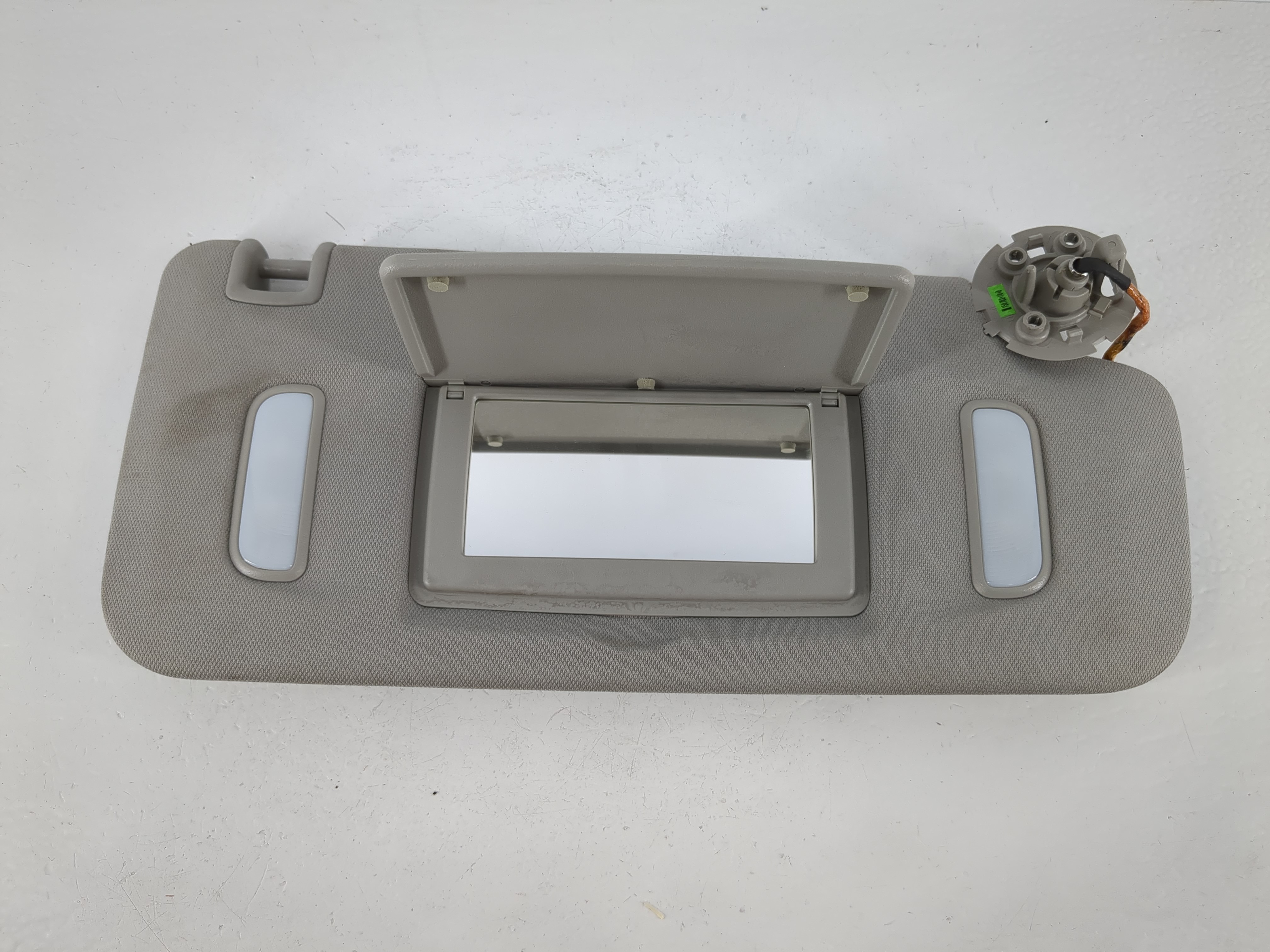 2010-2017 Chevrolet Equinox Passenger Sun Visor Mirror Right Sunvisor 1095105 - Oemusedautoparts1.com