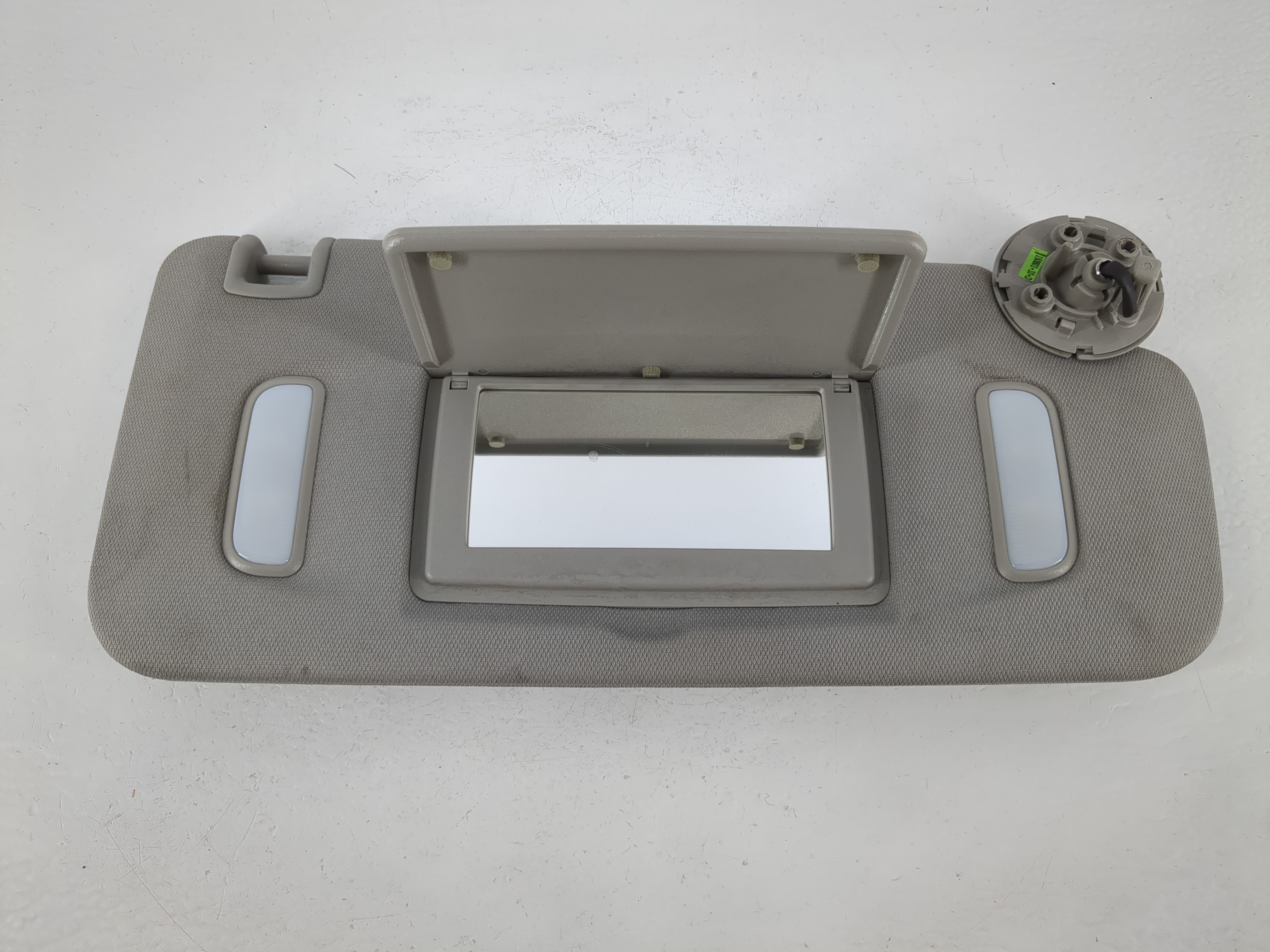 2010-2017 Chevrolet Equinox Passenger Sun Visor Mirror Right Sunvisor 1095108 - Oemusedautoparts1.com