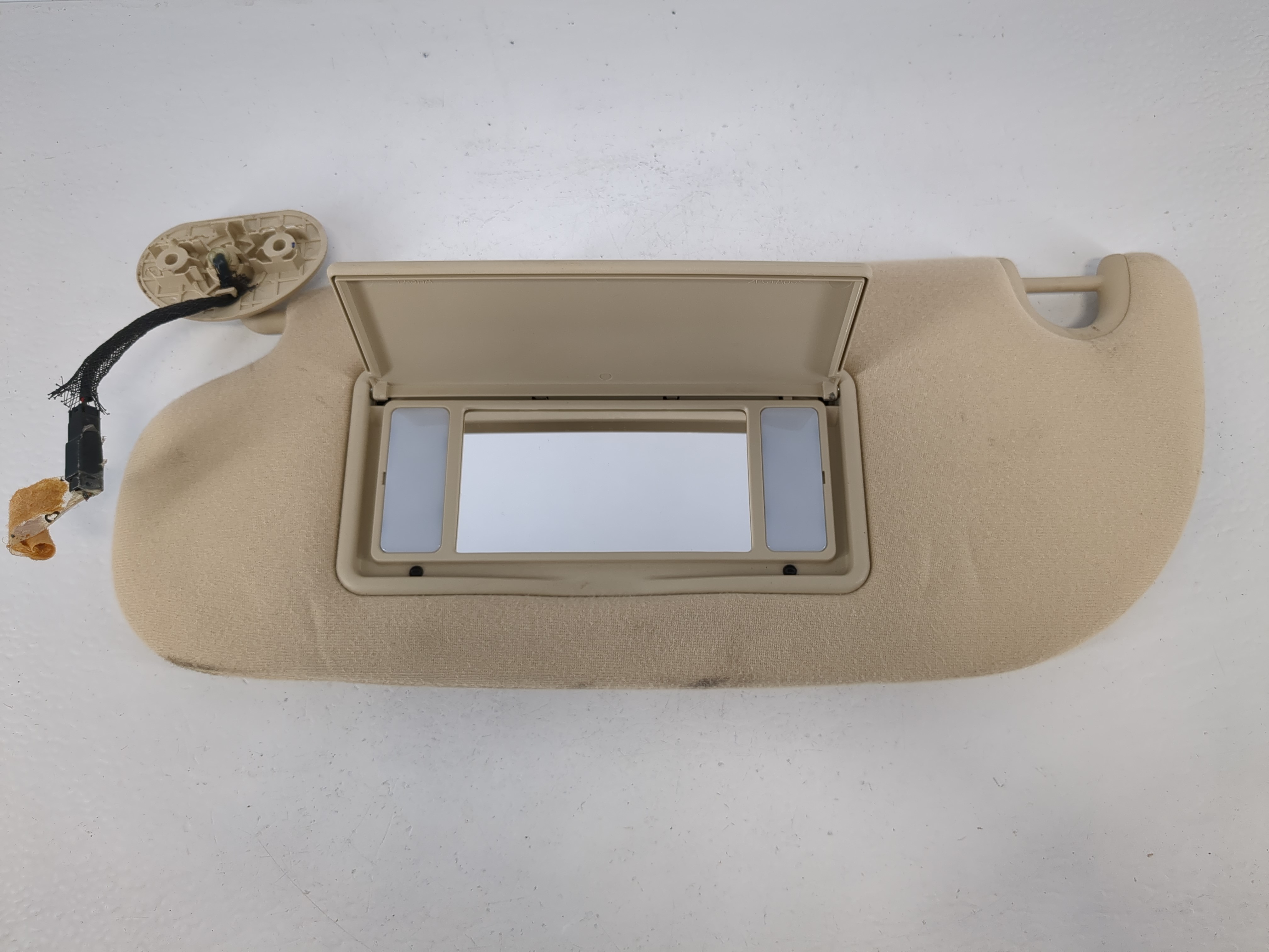 2010-2010 Ford Explorer Driver Sun Visor Mirror Left Sunvisor Tan 1095144 - Oemusedautoparts1.com