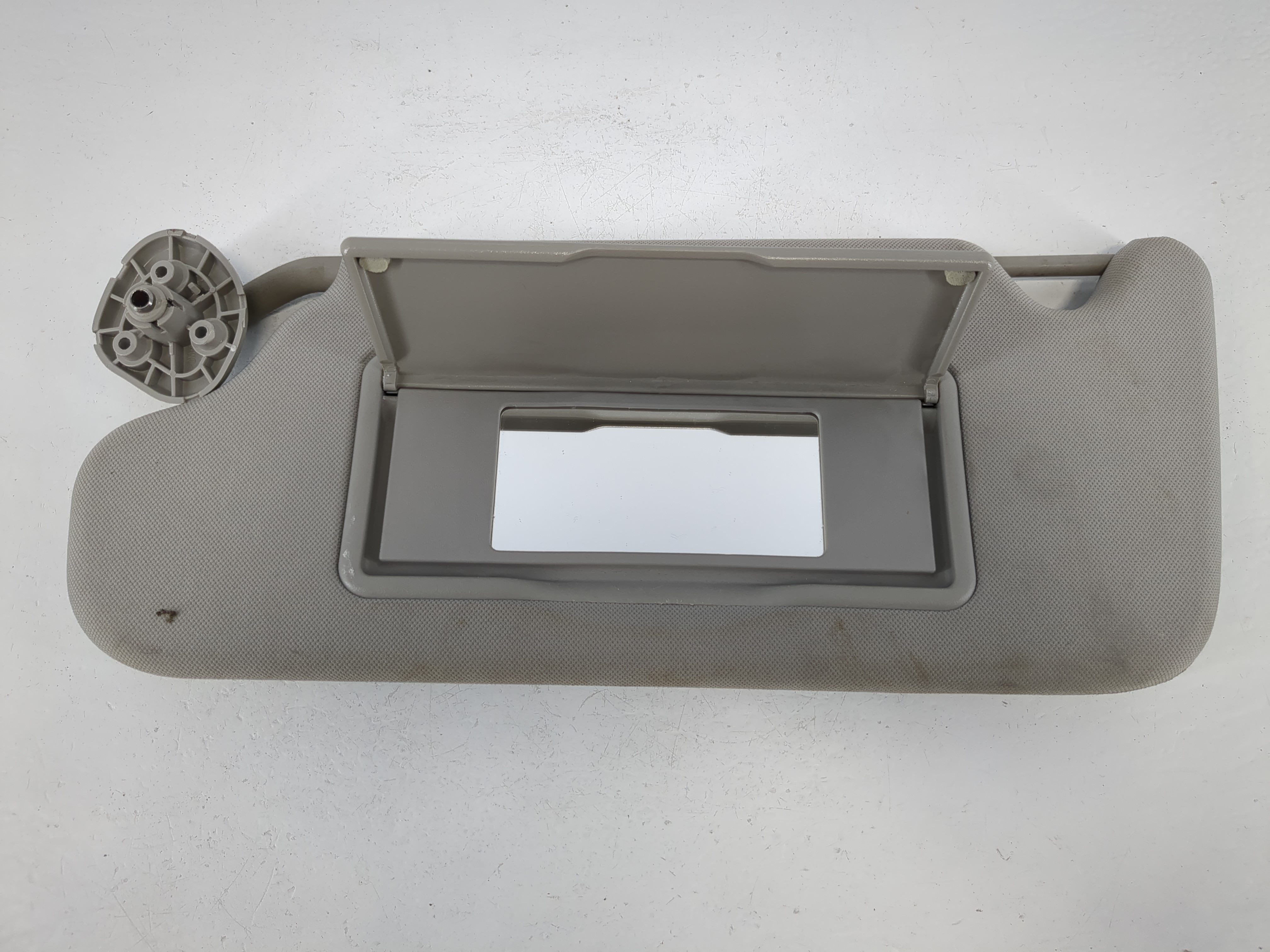 2006-2016 Chevrolet Impala Driver Sun Visor Mirror Left Sunvisor Grey 1095146 - Oemusedautoparts1.com