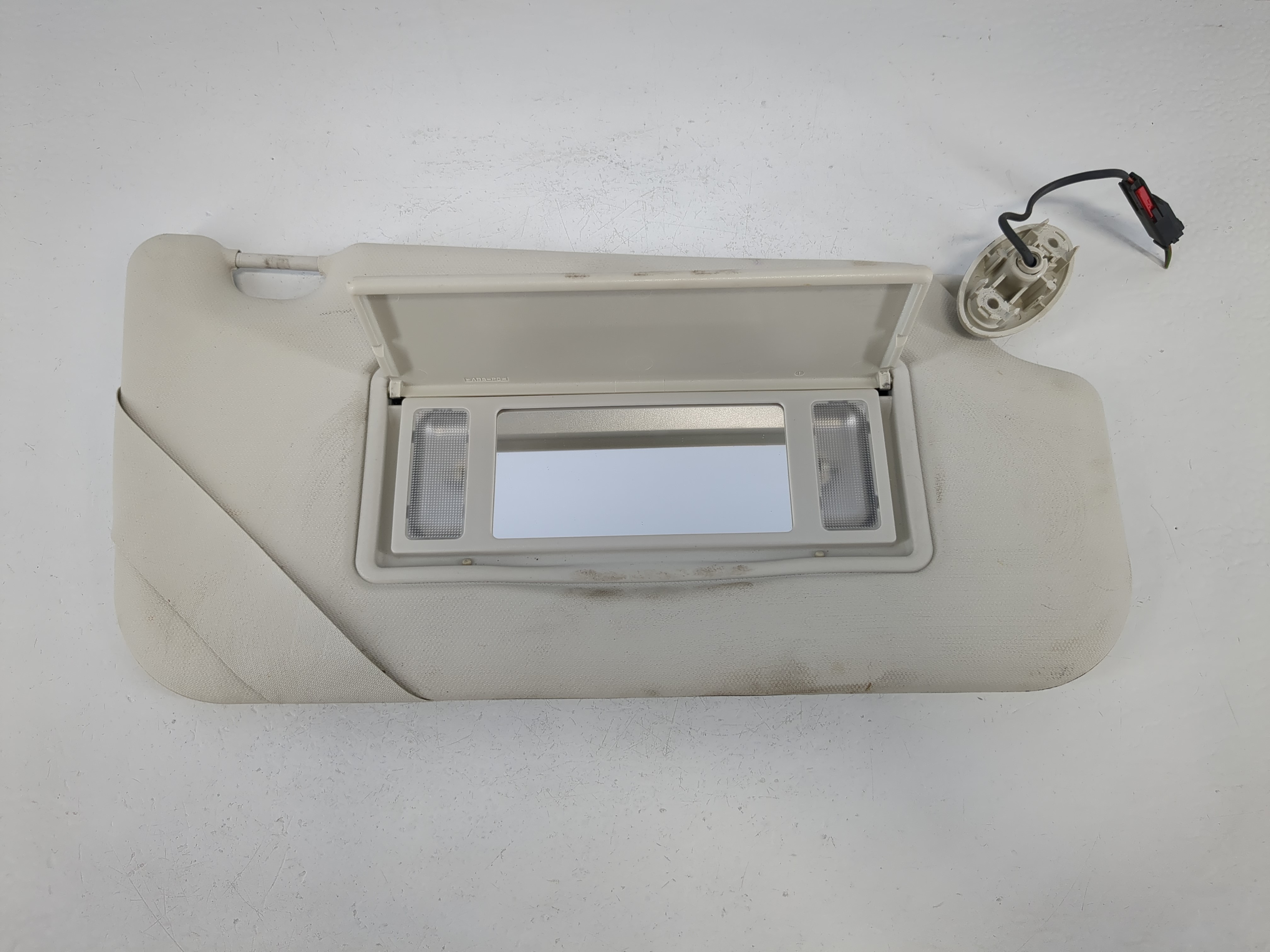 2012-2013 Ford Focus Passenger Sun Visor Mirror Right Sunvisor Ivory 1095156 - Oemusedautoparts1.com