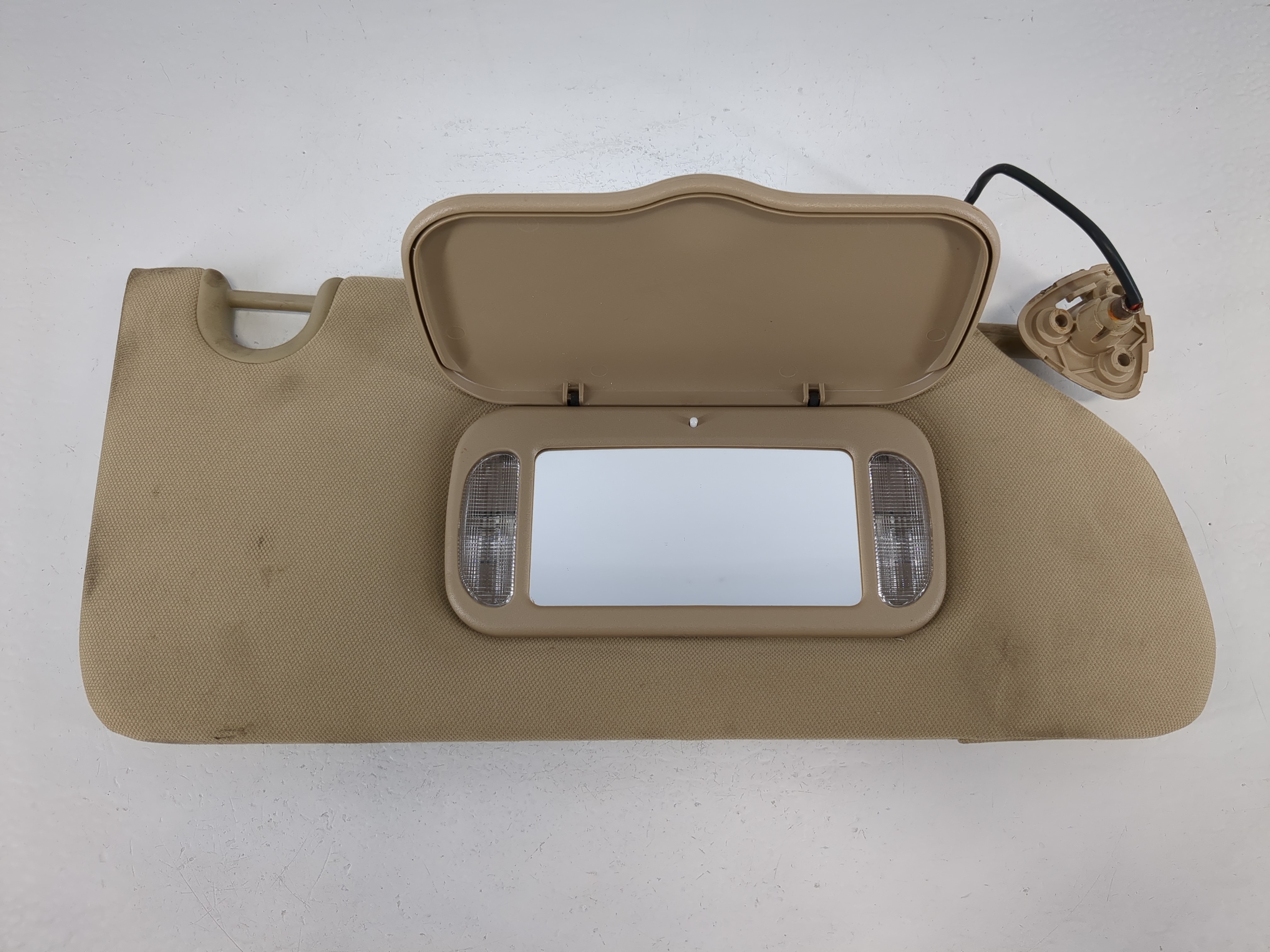 2006-2011 Buick Lucerne Passenger Sun Visor Mirror Right Sunvisor Tan 1095158 - Oemusedautoparts1.com