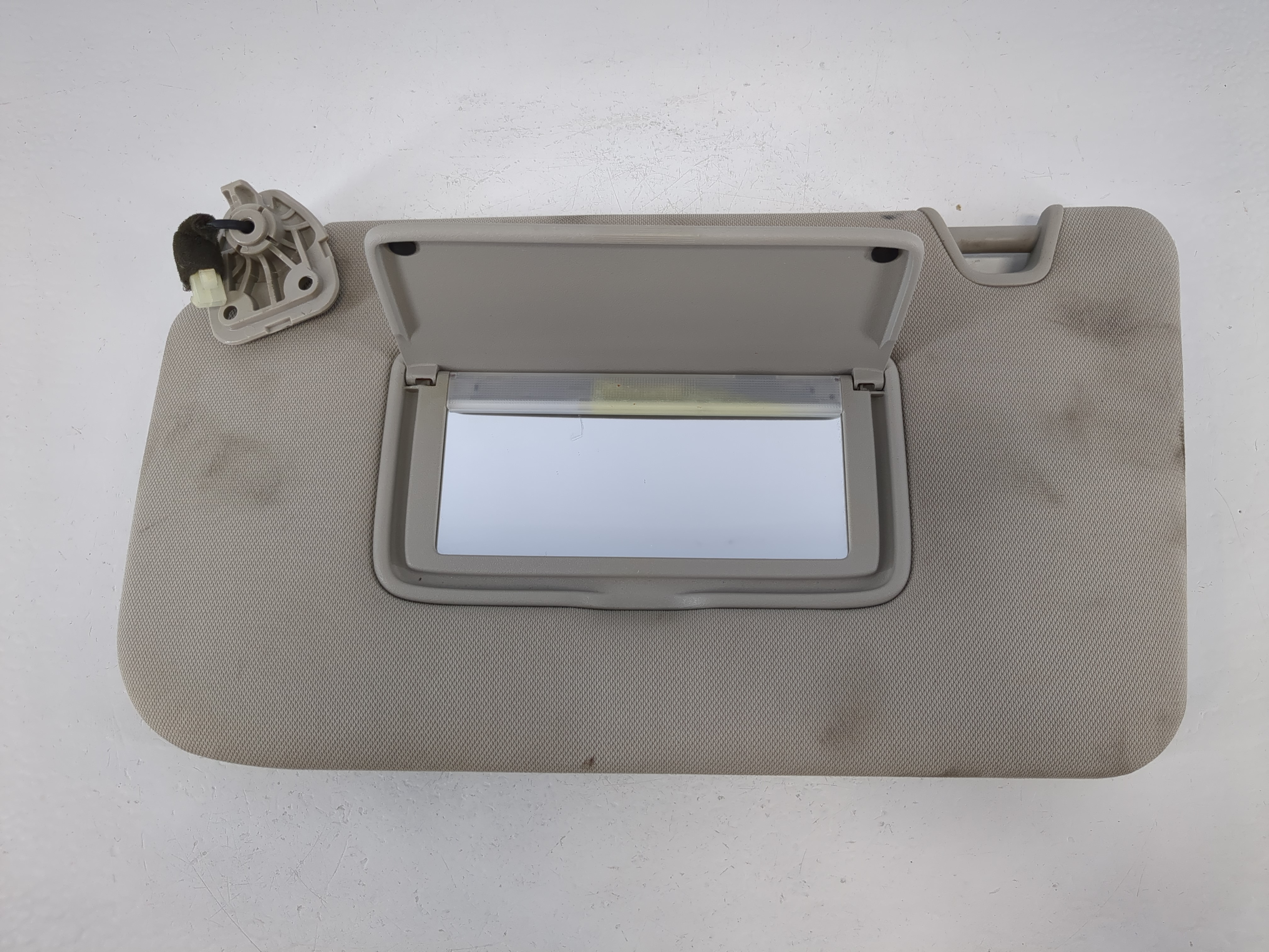 2014-2017 Nissan Rogue Driver Sun Visor Mirror Left Sunvisor Grey 1095159 - Oemusedautoparts1.com