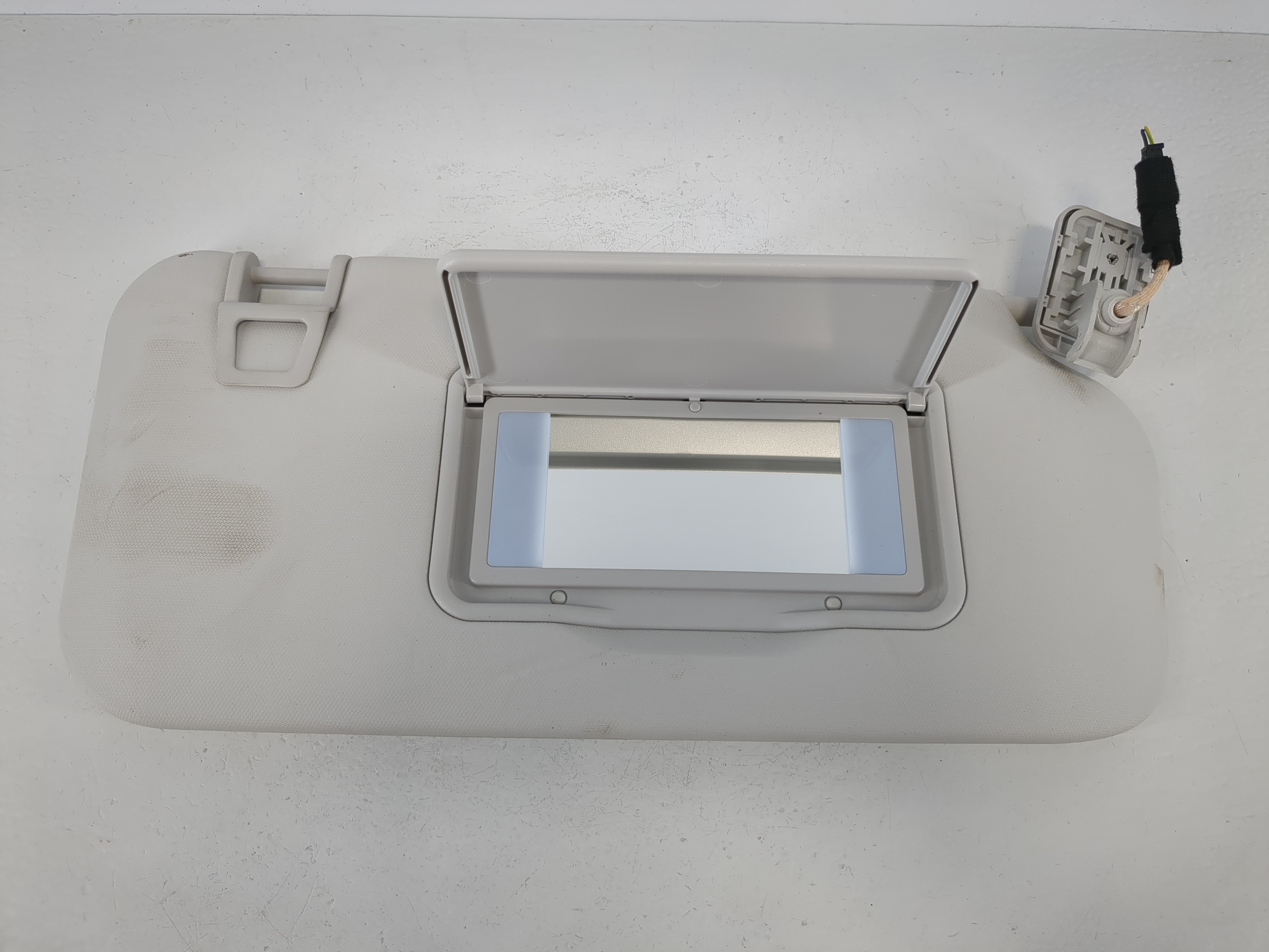2021-2022 Ford Escape Passenger Sun Visor Mirror Right Sunvisor 1095162 - Oemusedautoparts1.com