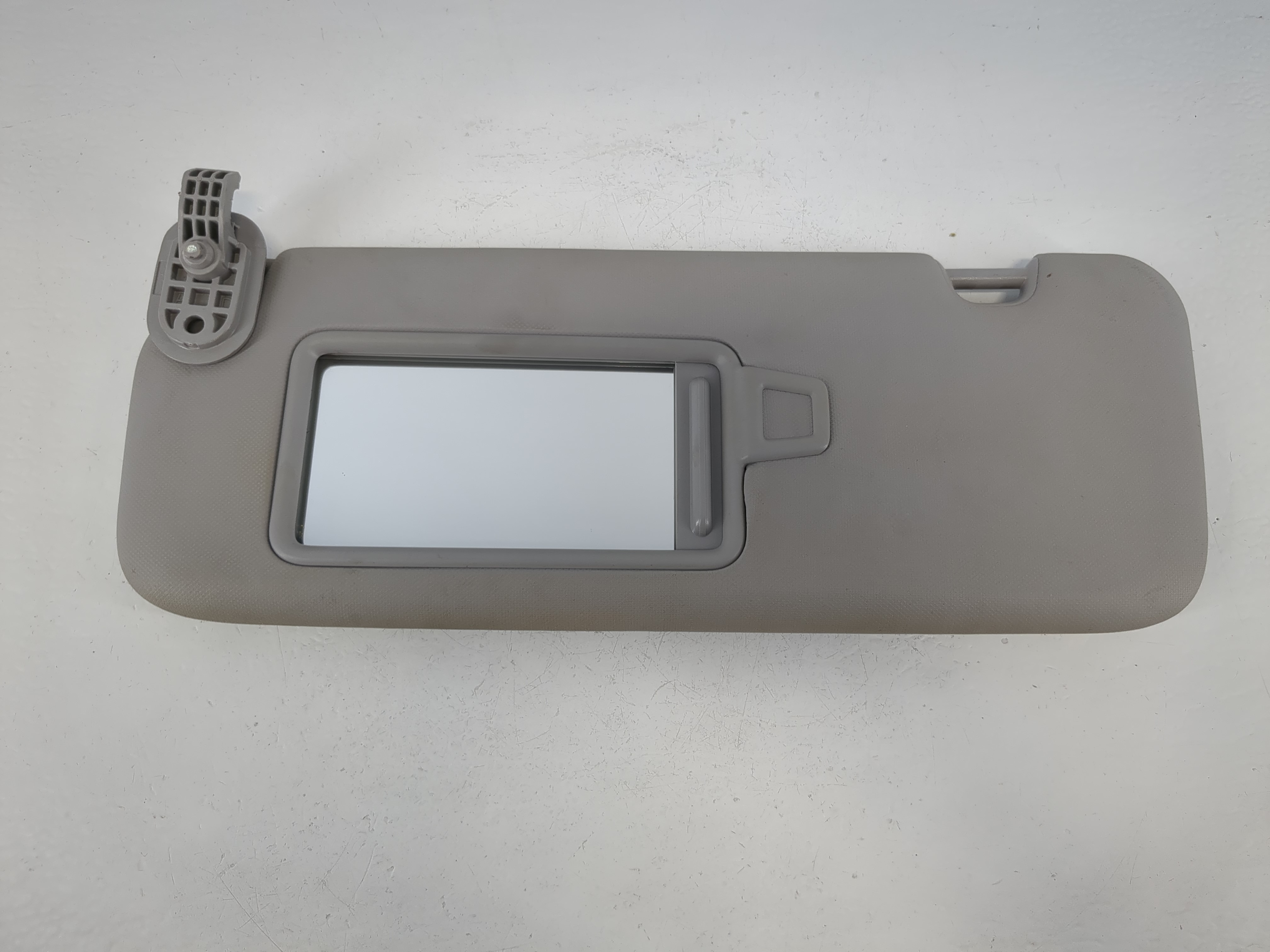 2017-2020 Hyundai Elantra Driver Sun Visor Mirror Left Sunvisor 1095166 - Oemusedautoparts1.com