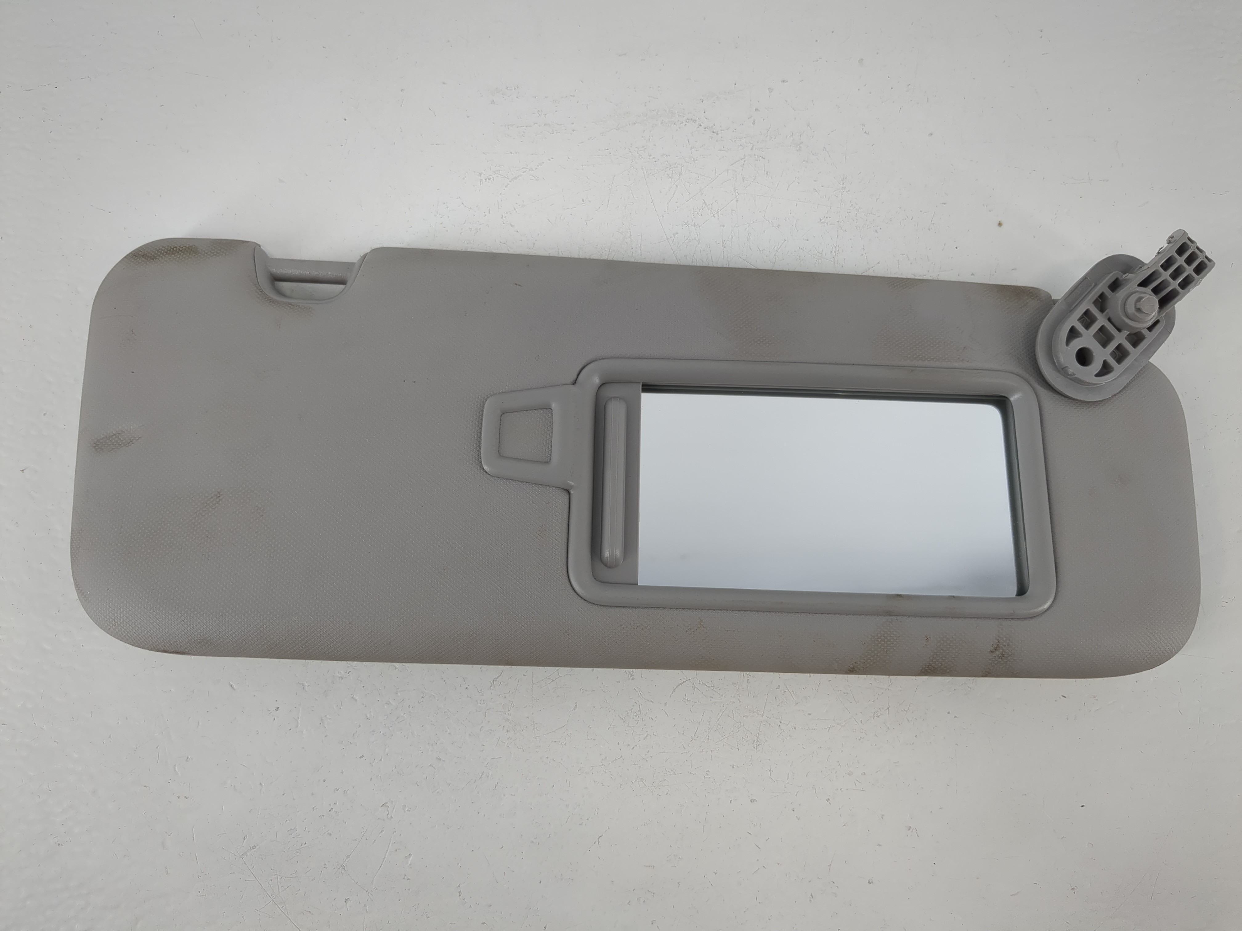 2017-2020 Hyundai Elantra Passenger Sun Visor Mirror Right Sunvisor Grey 1095175 - Oemusedautoparts1.com
