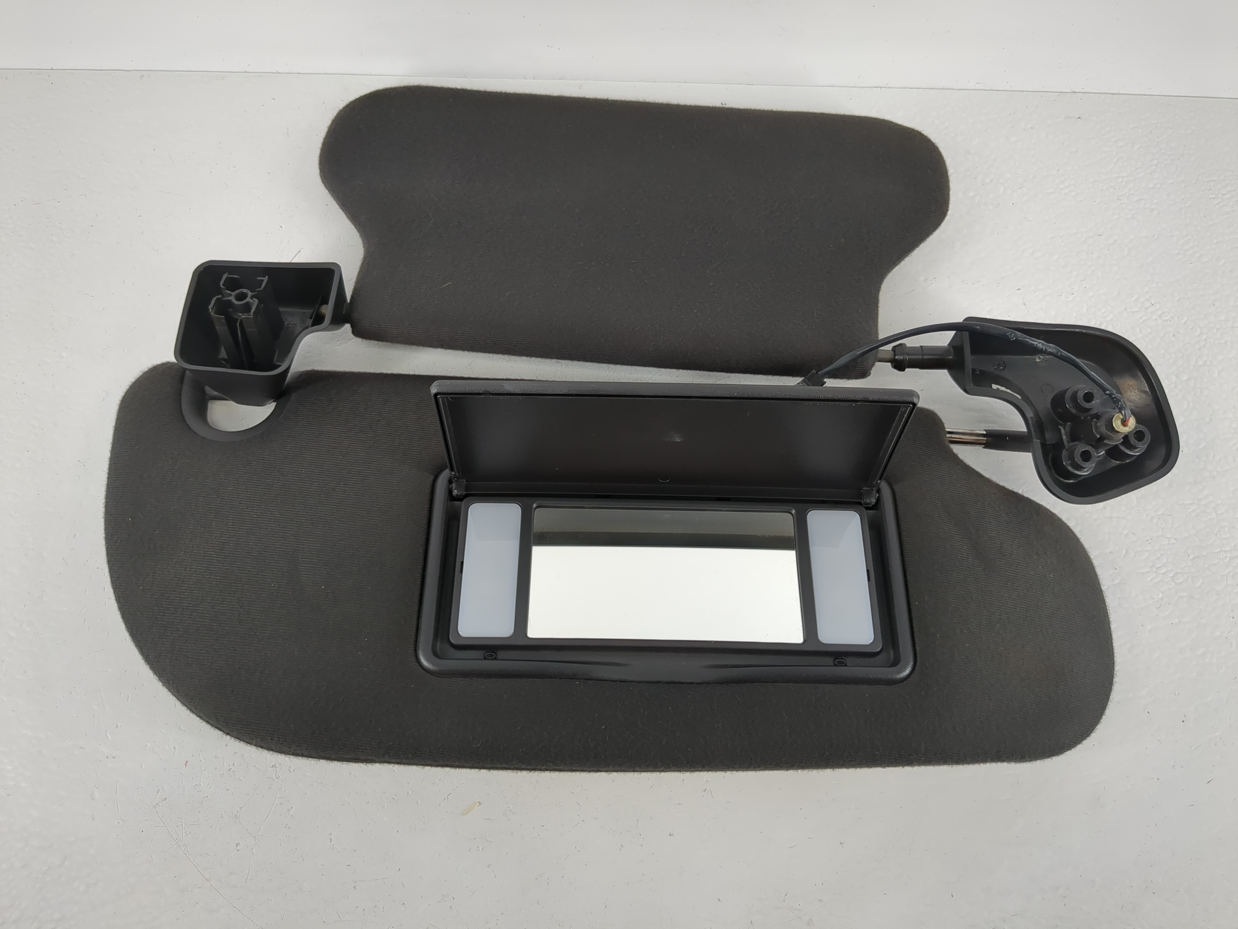 2010 Ford Expedition Passenger Sun Visor Mirror Right Sunvisor Black 1095187 - Oemusedautoparts1.com