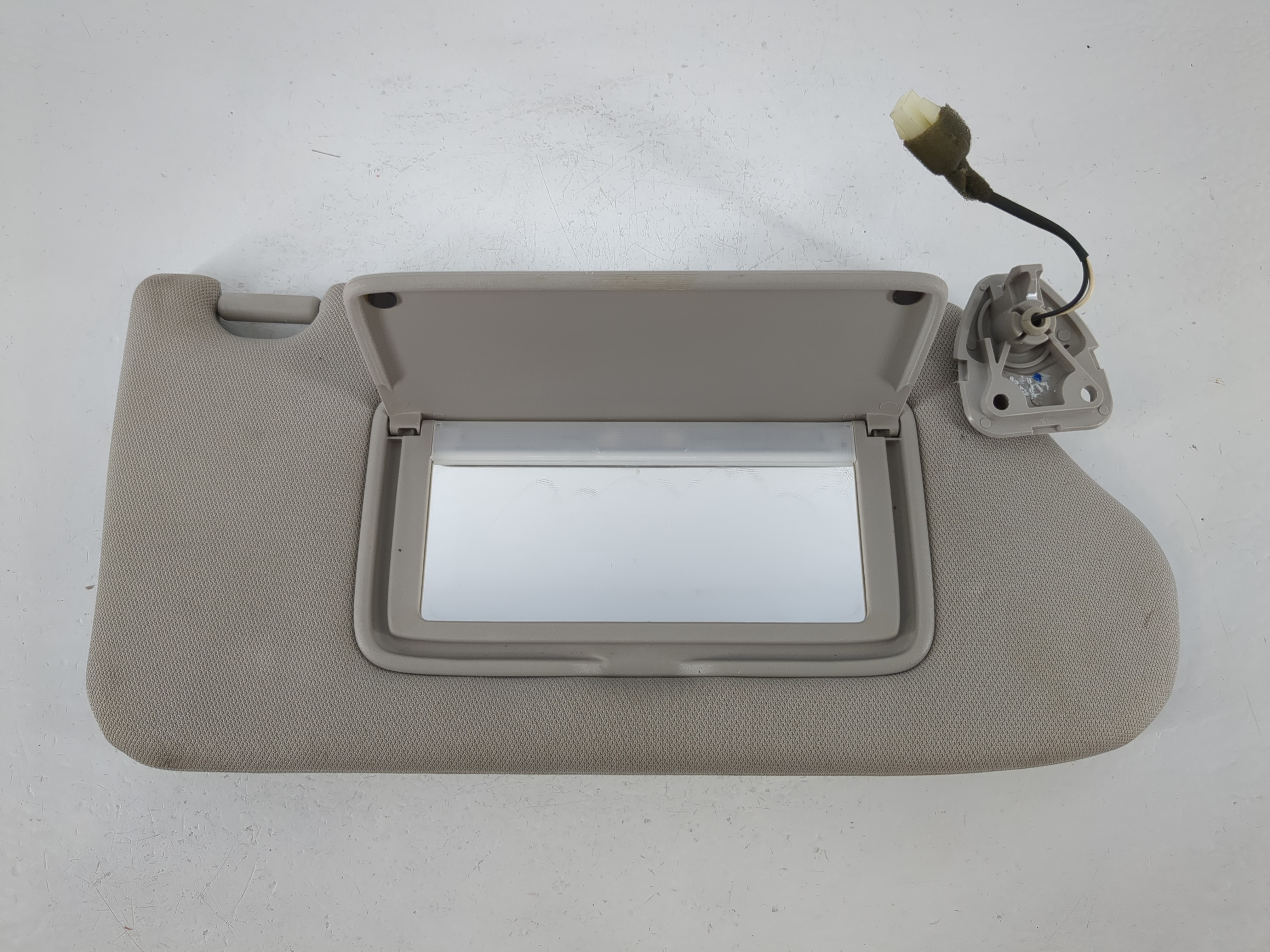 2013-2018 Nissan Altima Passenger Sun Visor Mirror Right Sunvisor Gray 1095195 - Oemusedautoparts1.com