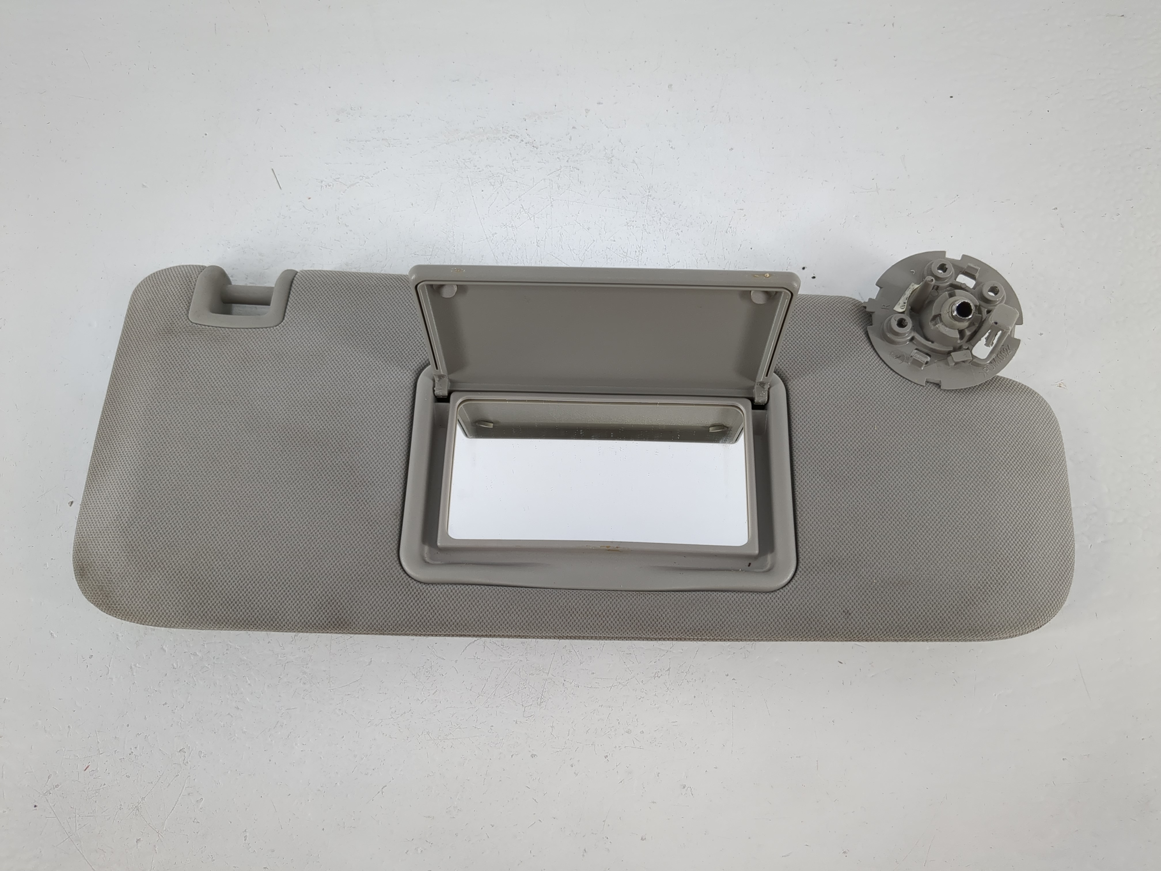 2004-2012 Chevrolet Malibu Passenger Sun Visor Mirror Right Sunvisor 1095197 - Oemusedautoparts1.com