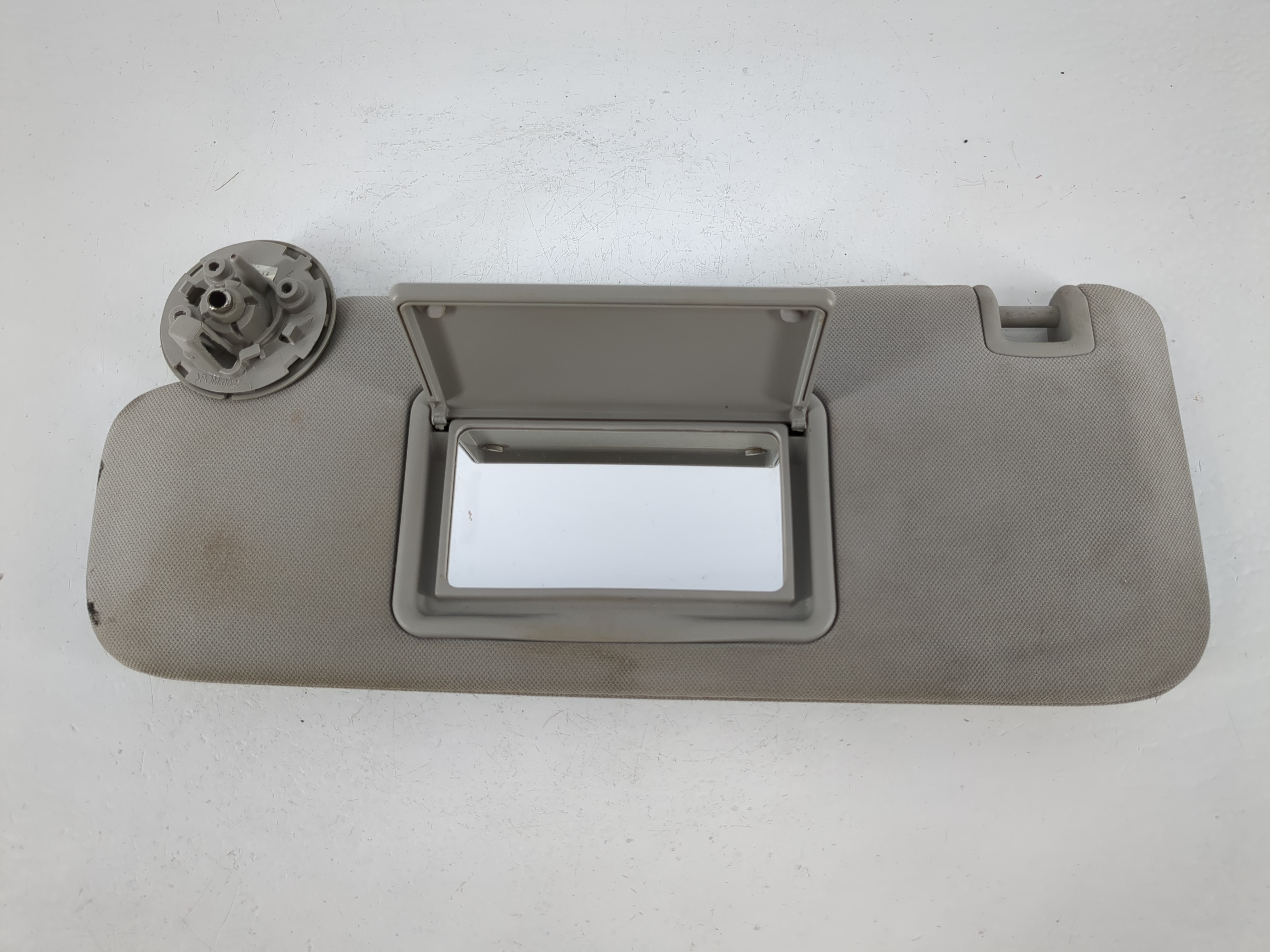 2004-2012 Chevrolet Malibu Driver Sun Visor Mirror Left Sunvisor Gray 1095198 - Oemusedautoparts1.com