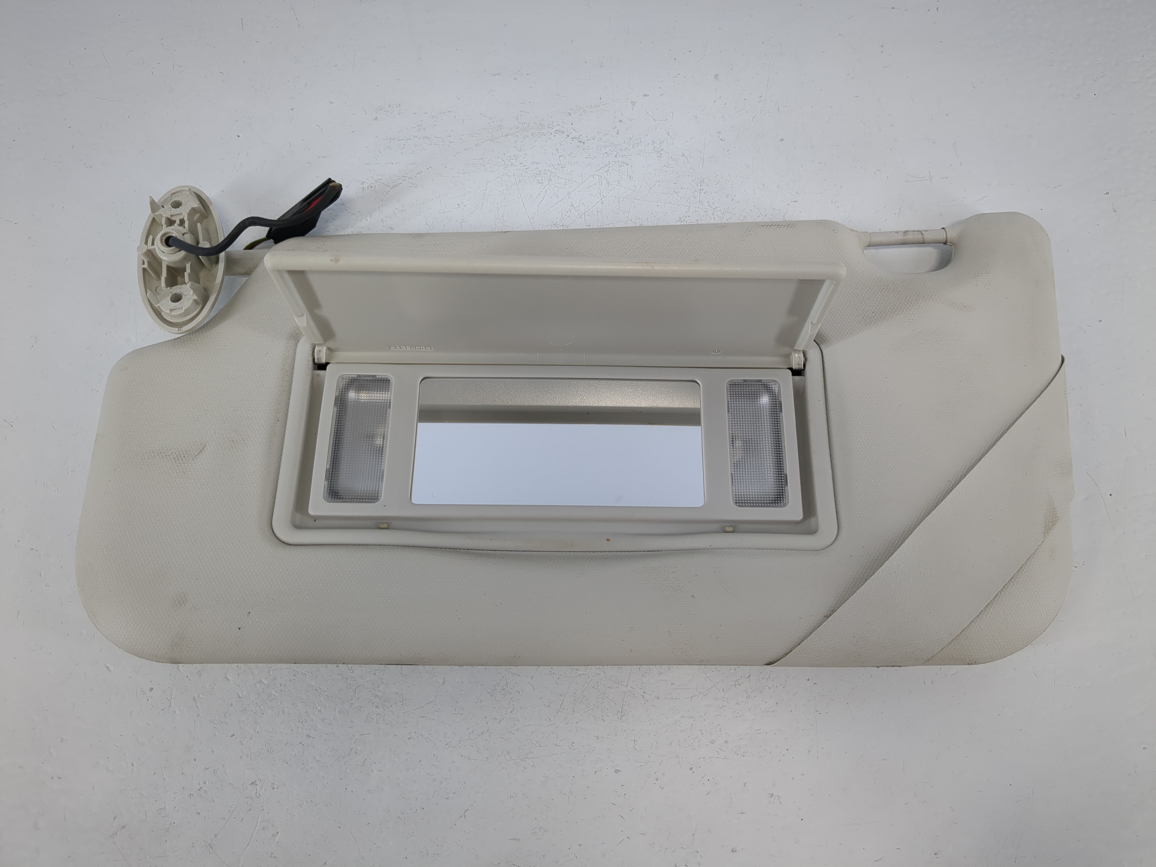 2012-2013 Ford Focus Driver Sun Visor Mirror Left Sunvisor Cream 1095205 - Oemusedautoparts1.com