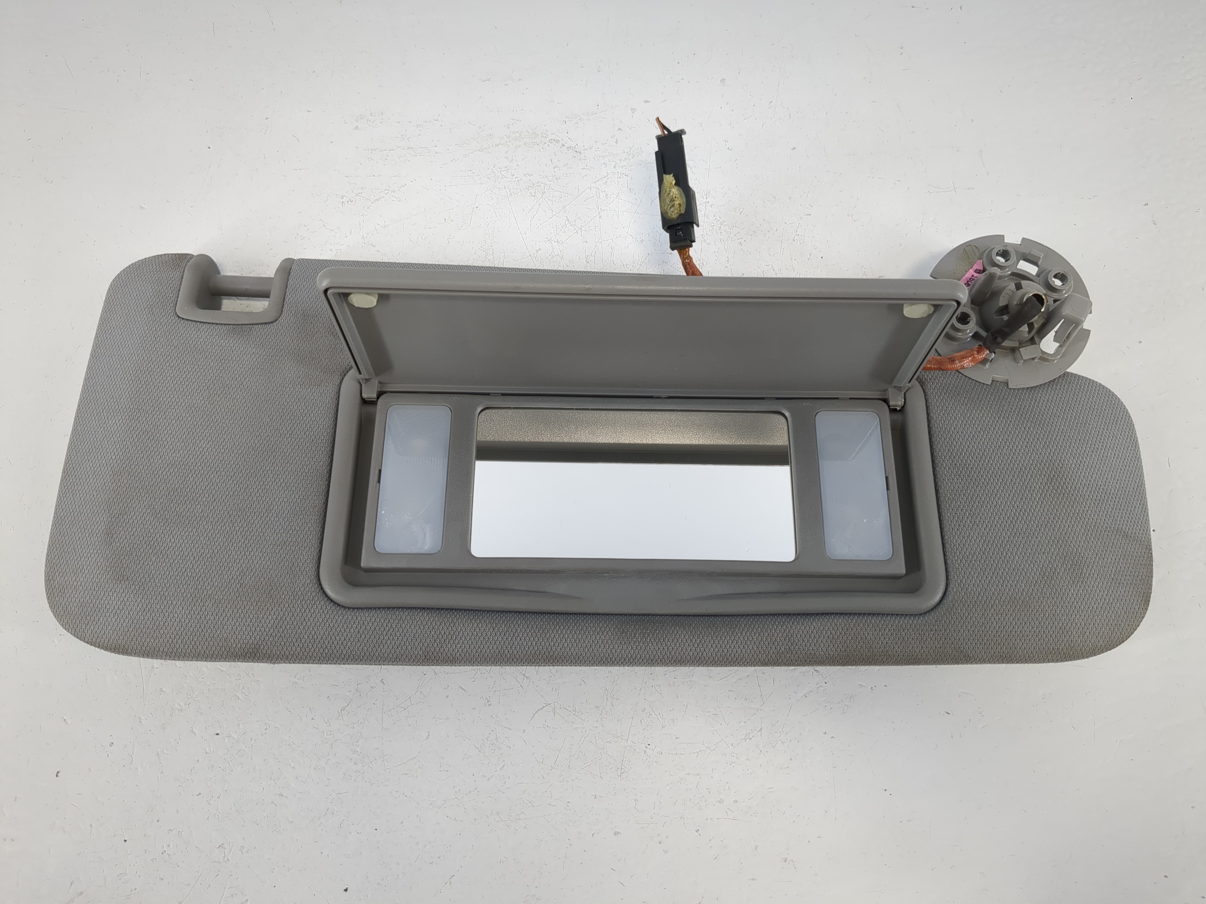 2016-2021 Chevrolet Malibu Passenger Sun Visor Mirror Right Sunvisor 1095214 - Oemusedautoparts1.com