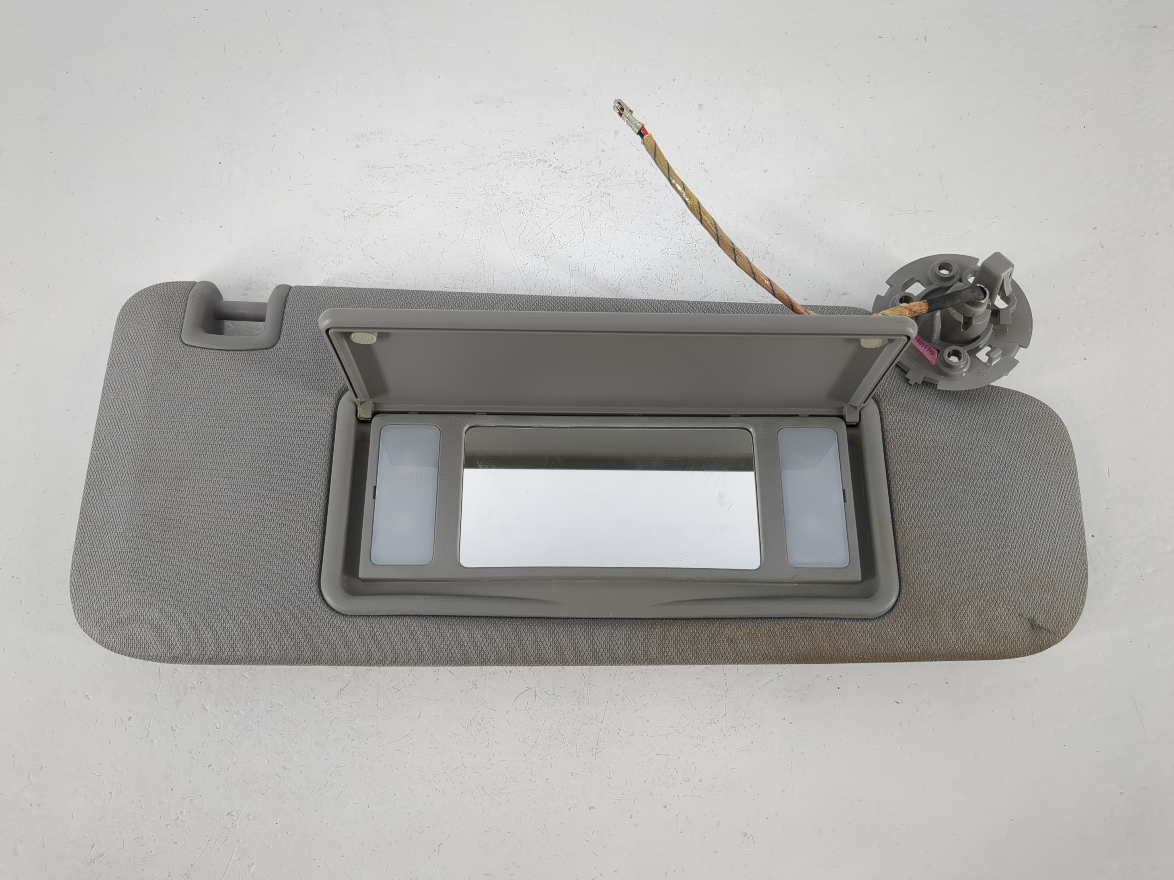 2016-2021 Chevrolet Malibu Driver Sun Visor Mirror Left Sunvisor Grey 1095259 - Oemusedautoparts1.com
