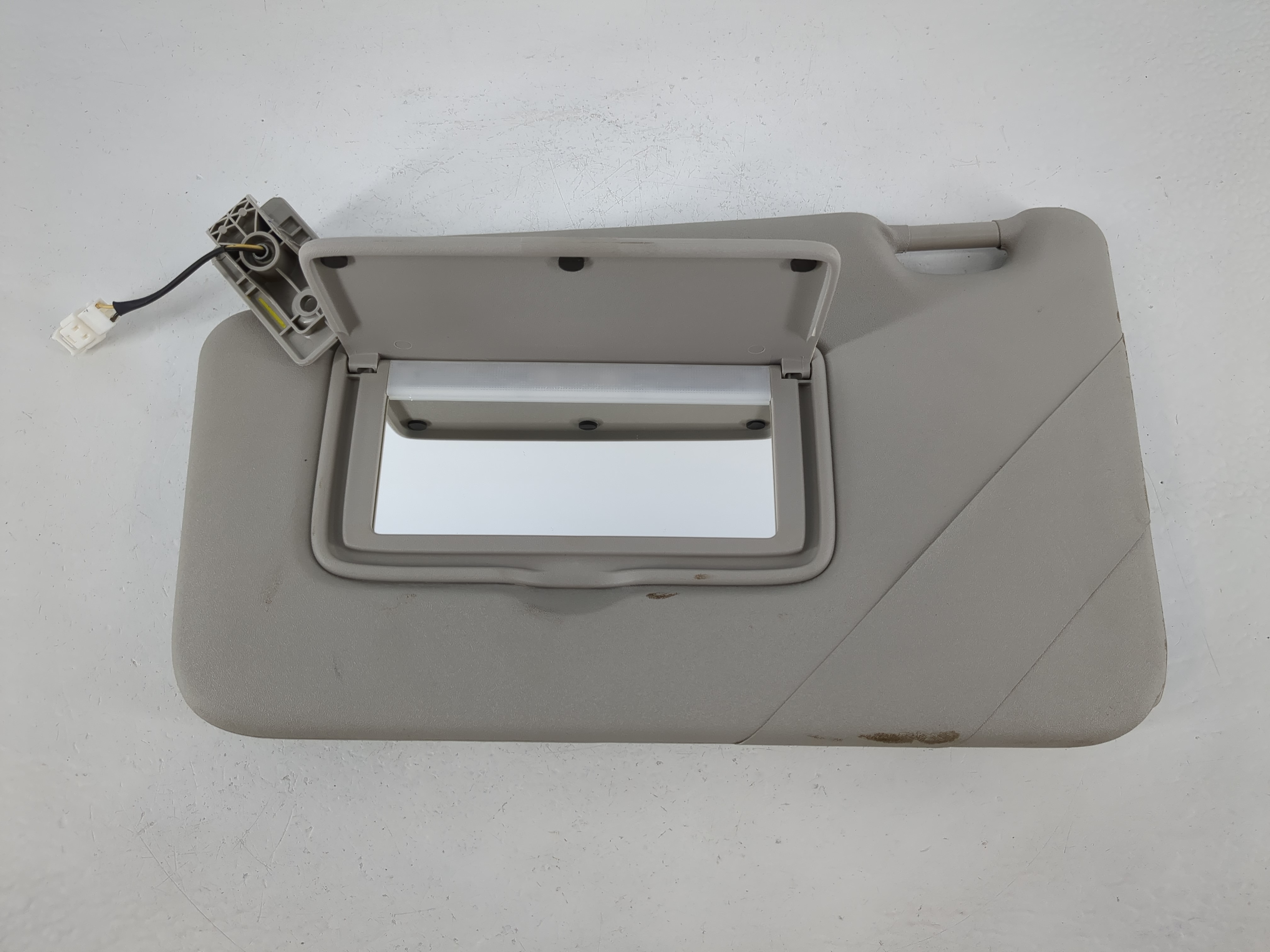 2018-2021 Nissan Kicks Driver Sun Visor Mirror Left Sunvisor Grey 1095263 - Oemusedautoparts1.com