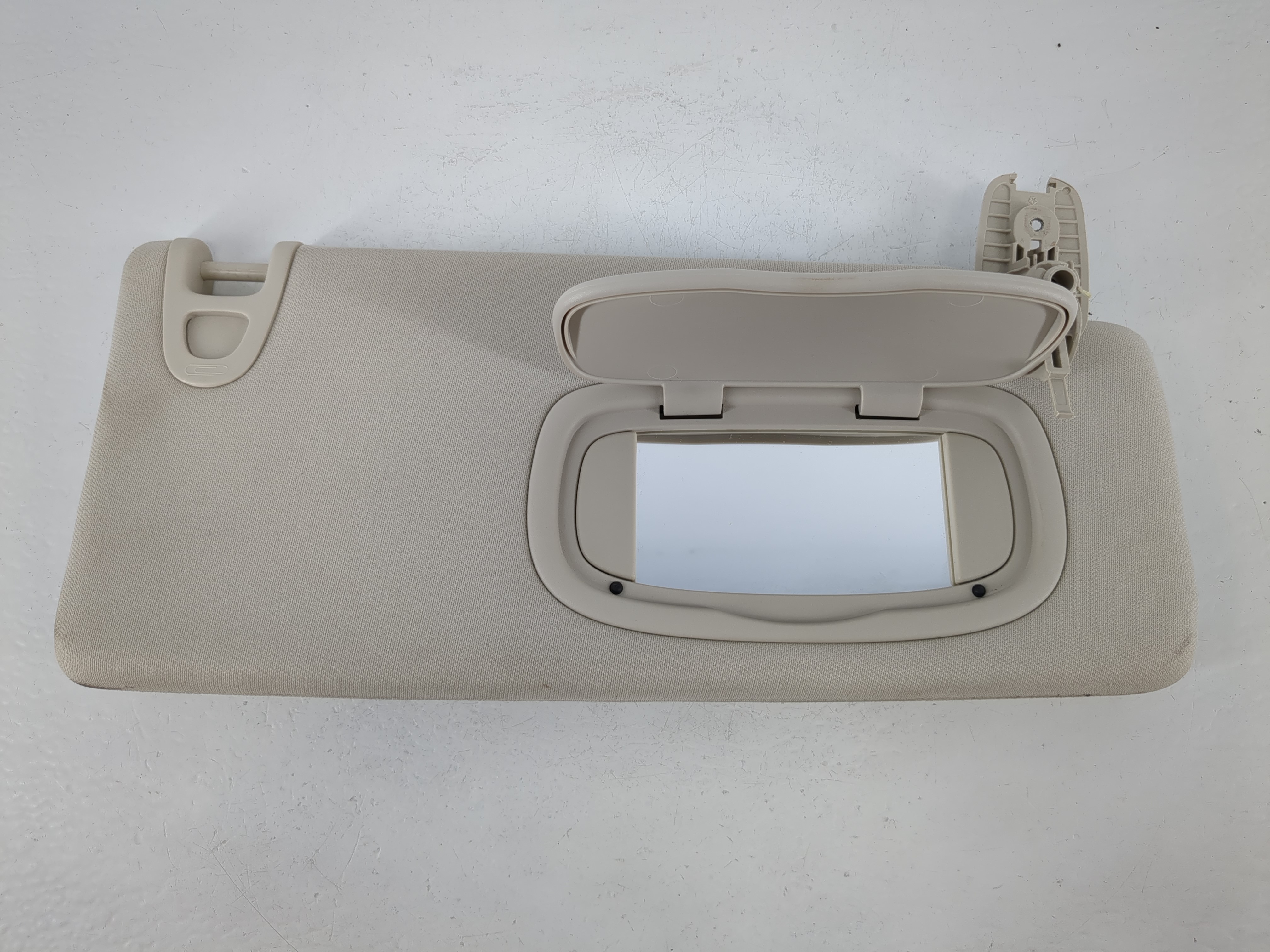 2015-2015 Chrysler 200 Passenger Sun Visor Mirror Right Sunvisor Grey 1095303 - Oemusedautoparts1.com