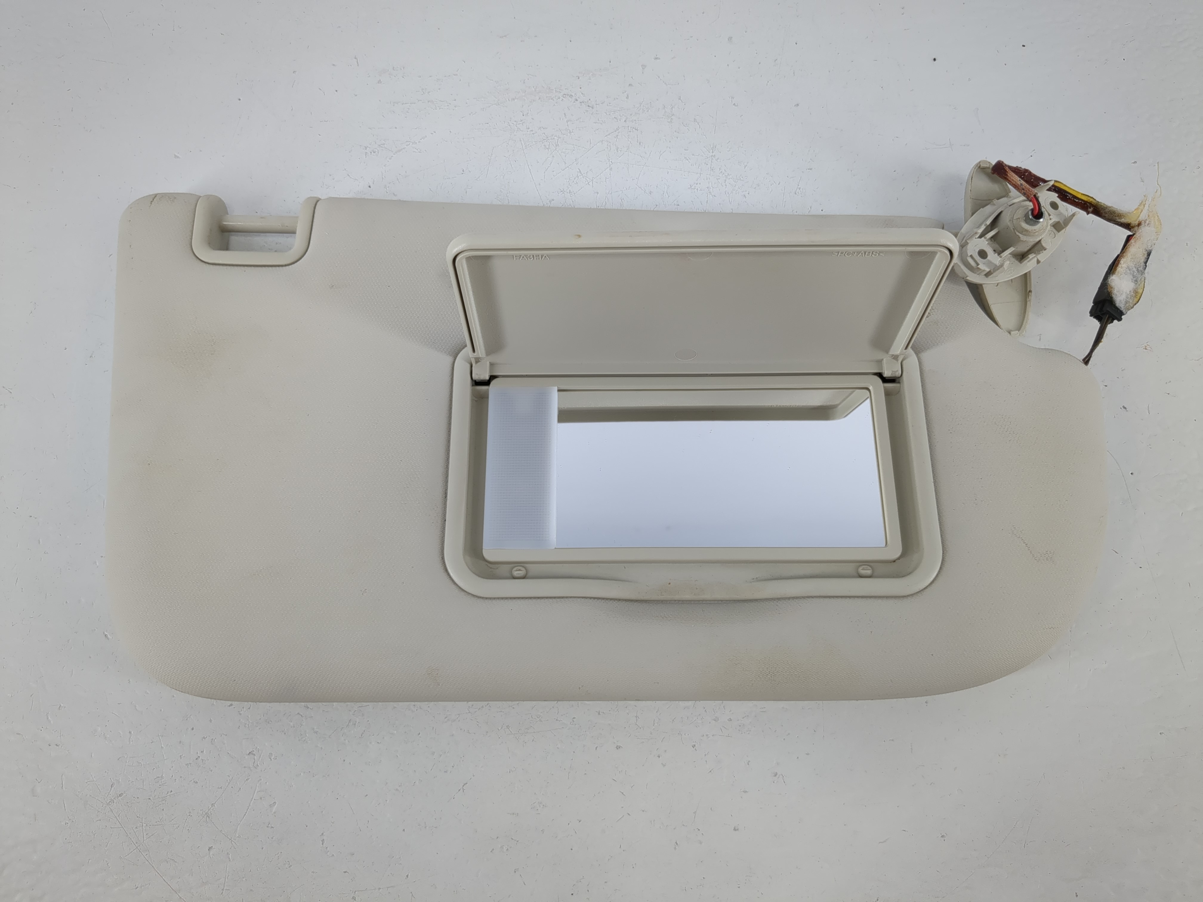 2013-2018 Ford Focus Passenger Sun Visor Mirror Right Sunvisor Ivory 1095306 - Oemusedautoparts1.com