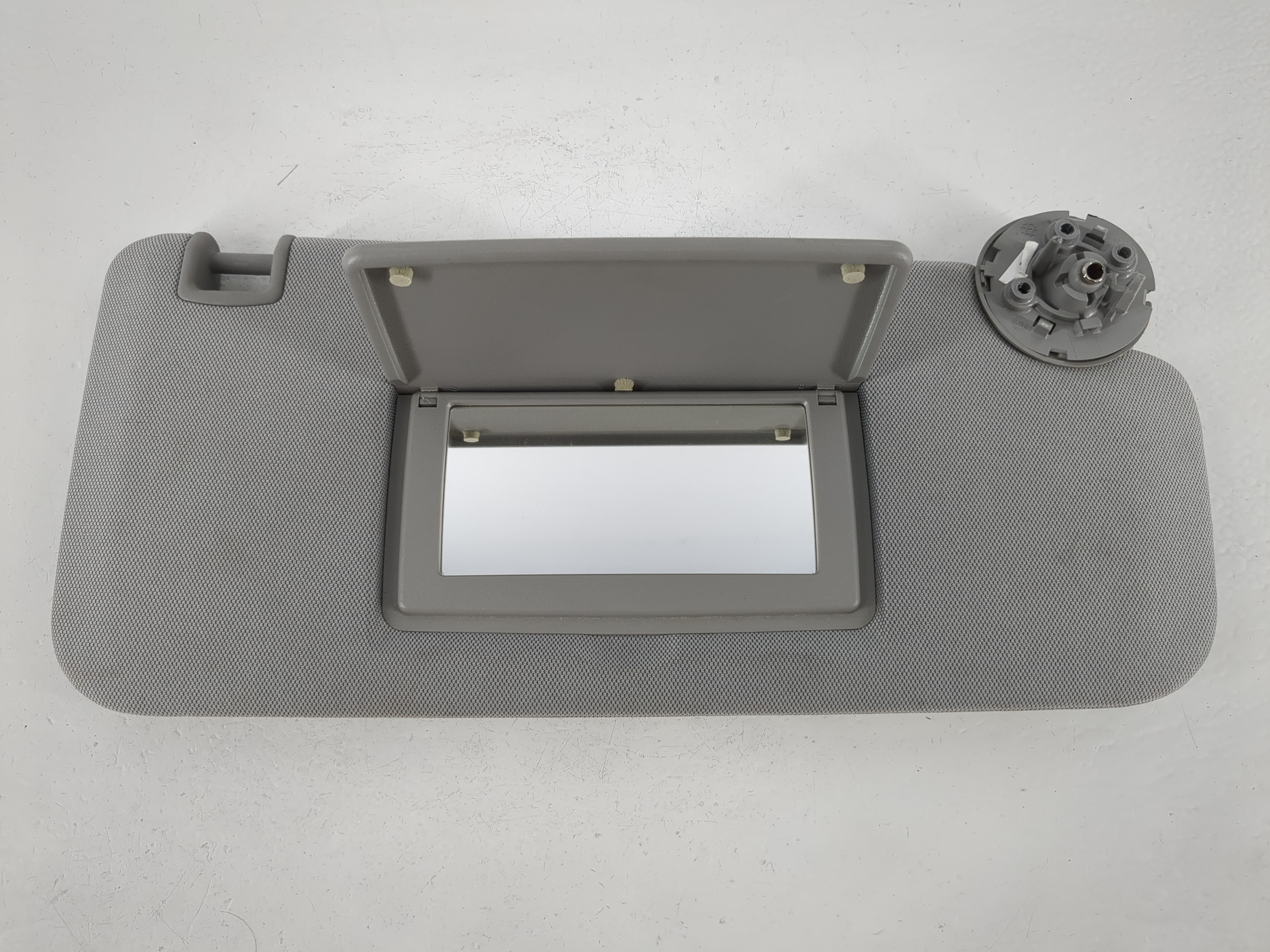 2017-2021 Chevrolet Trax Passenger Sun Visor Mirror Right Sunvisor Grey 1095327 - Oemusedautoparts1.com