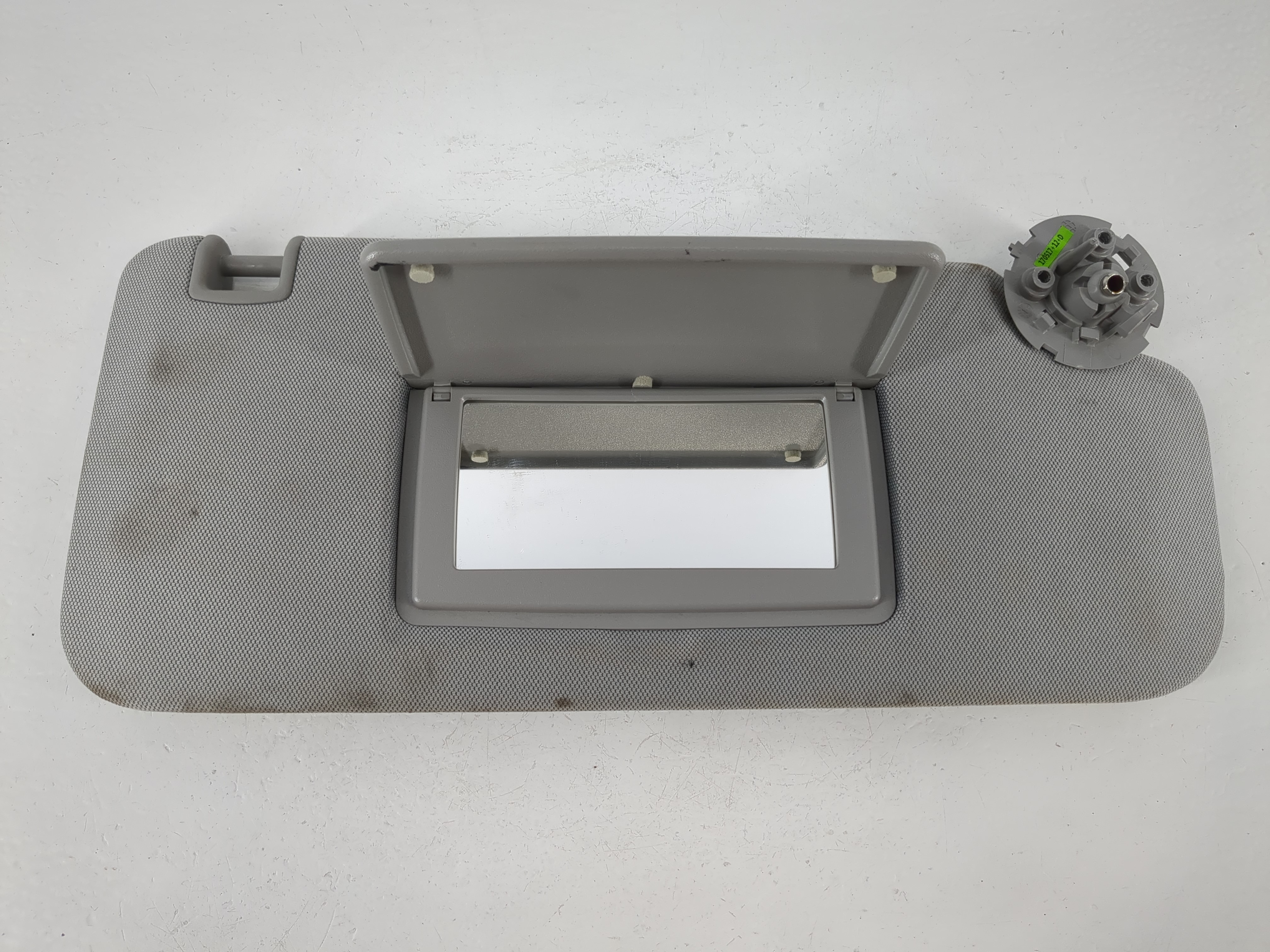 2017-2021 Chevrolet Trax Passenger Sun Visor Mirror Right Sunvisor Grey 1095338 - Oemusedautoparts1.com