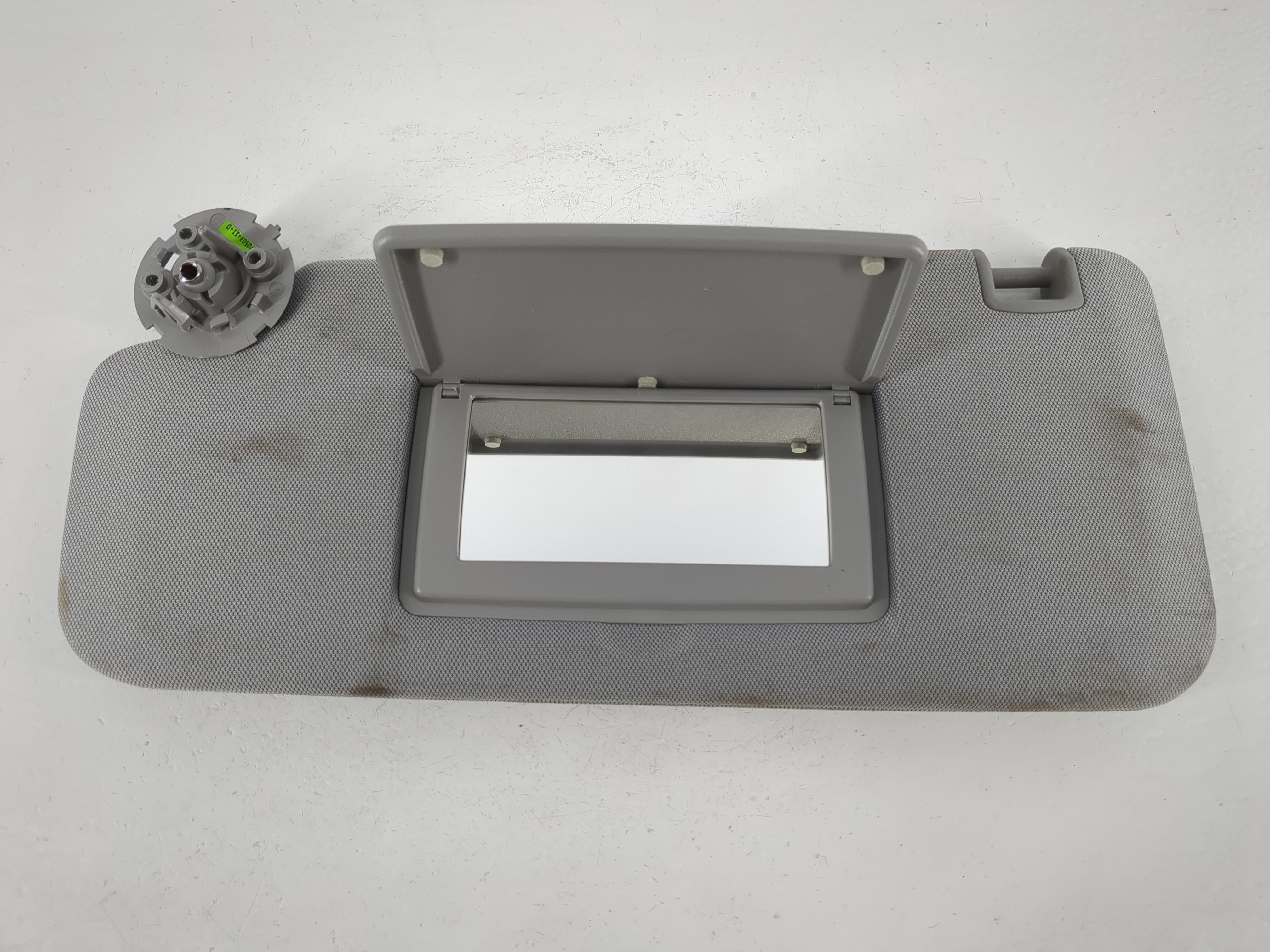 2017-2021 Chevrolet Trax Driver Sun Visor Mirror Left Sunvisor Grey 1095339 - Oemusedautoparts1.com