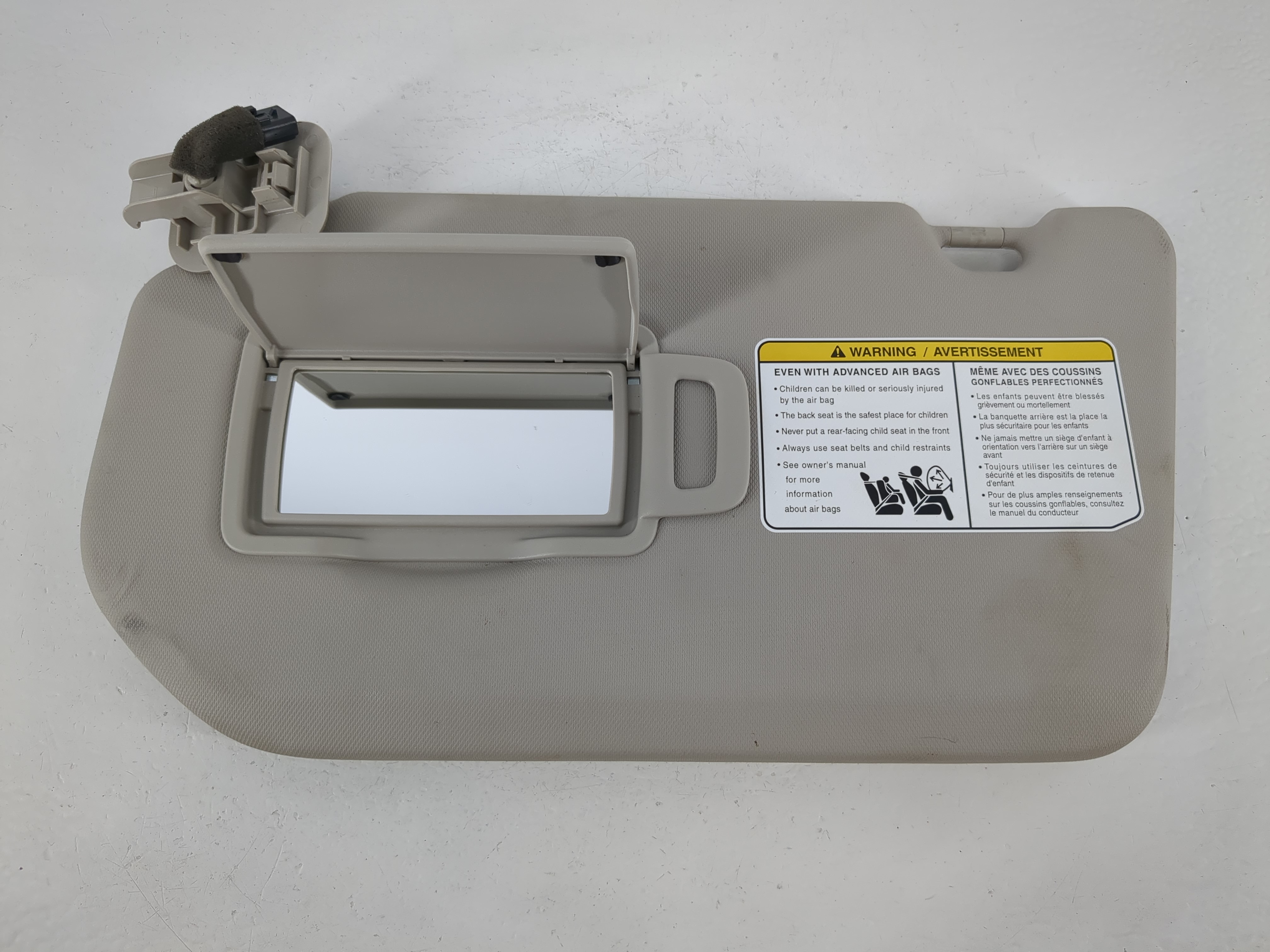 2021-2022 Nissan Rogue Driver Sun Visor Mirror Left Sunvisor Grey 1095348 - Oemusedautoparts1.com