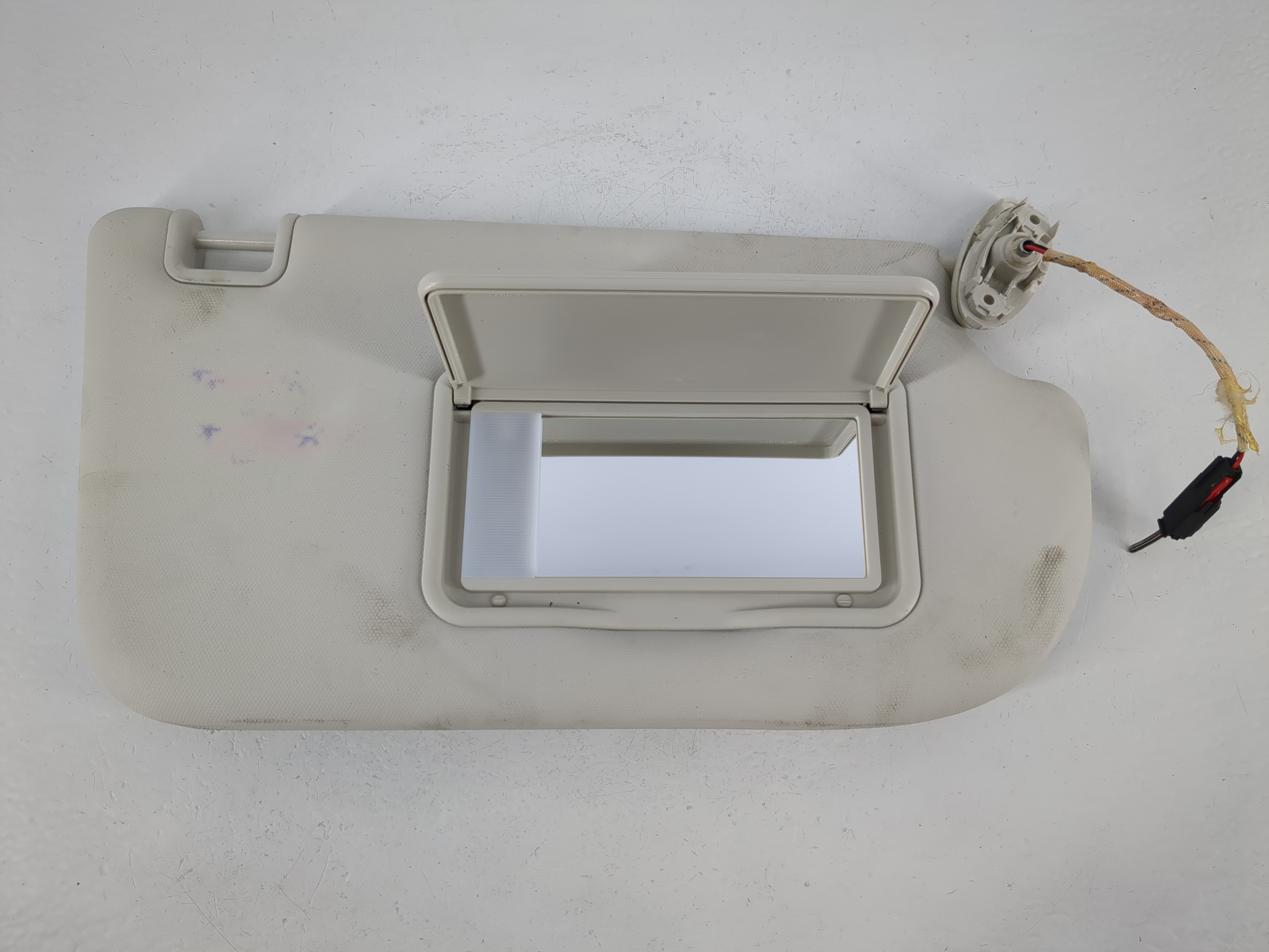 2013-2018 Ford Focus Passenger Sun Visor Mirror Right Sunvisor Cream 1095349 - Oemusedautoparts1.com