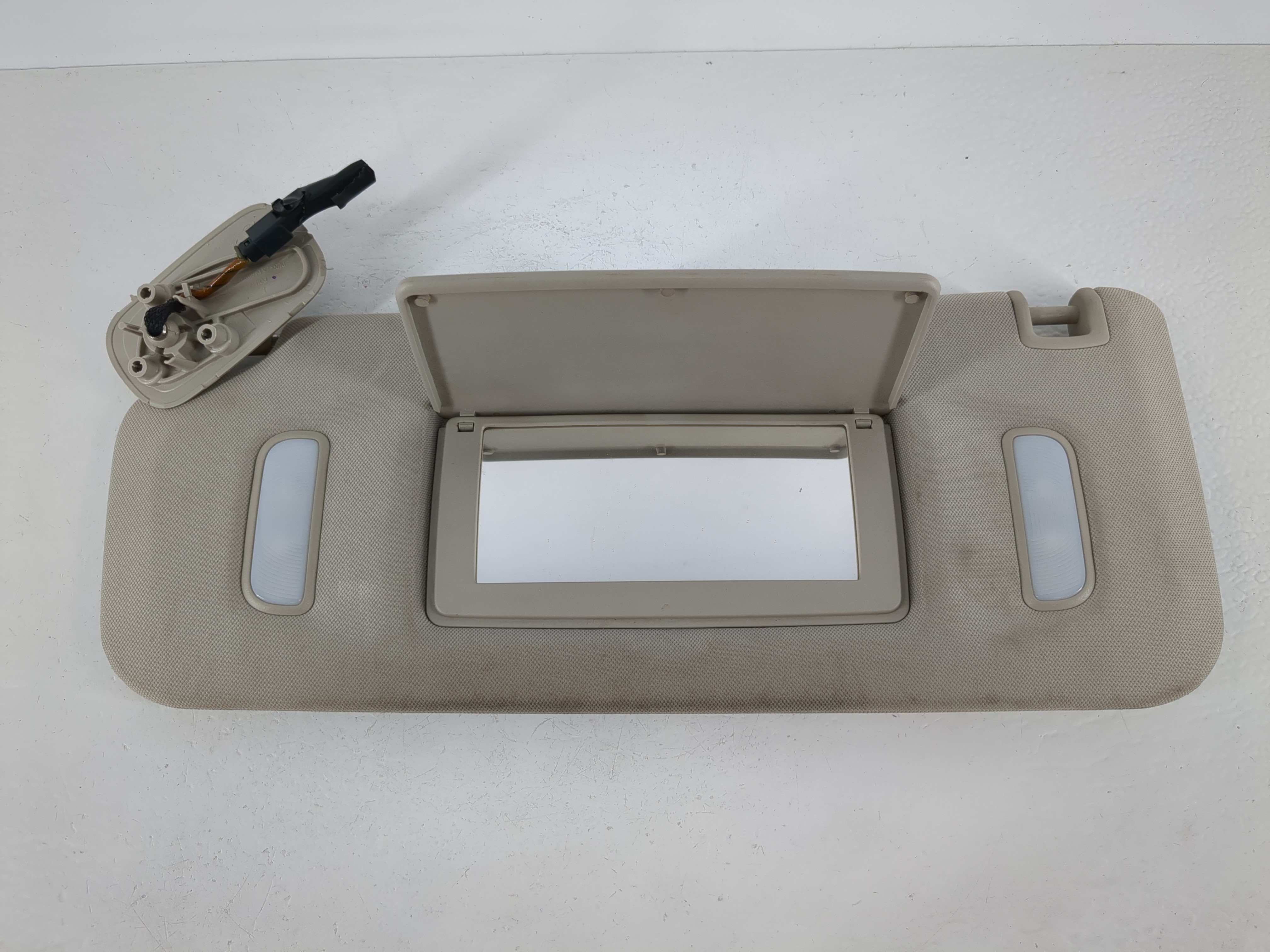2007-2013 Chevrolet Silverado 1500 Driver Sun Visor Mirror Left Sunvisor 1095365 - Oemusedautoparts1.com