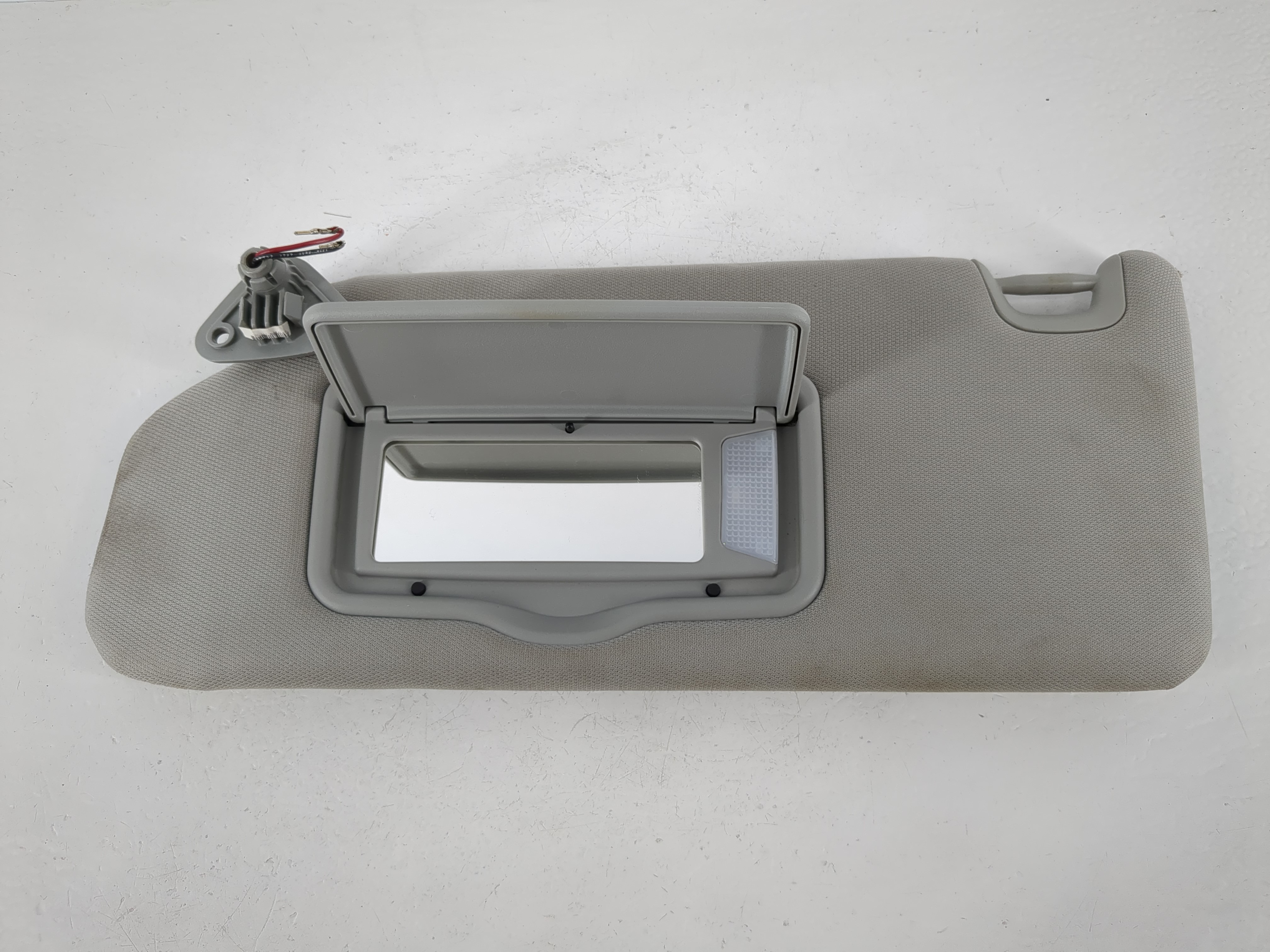 Mitsubishi Outlander Passenger Sun Visor Mirror Right Sunvisor Gray 1095366 - Oemusedautoparts1.com