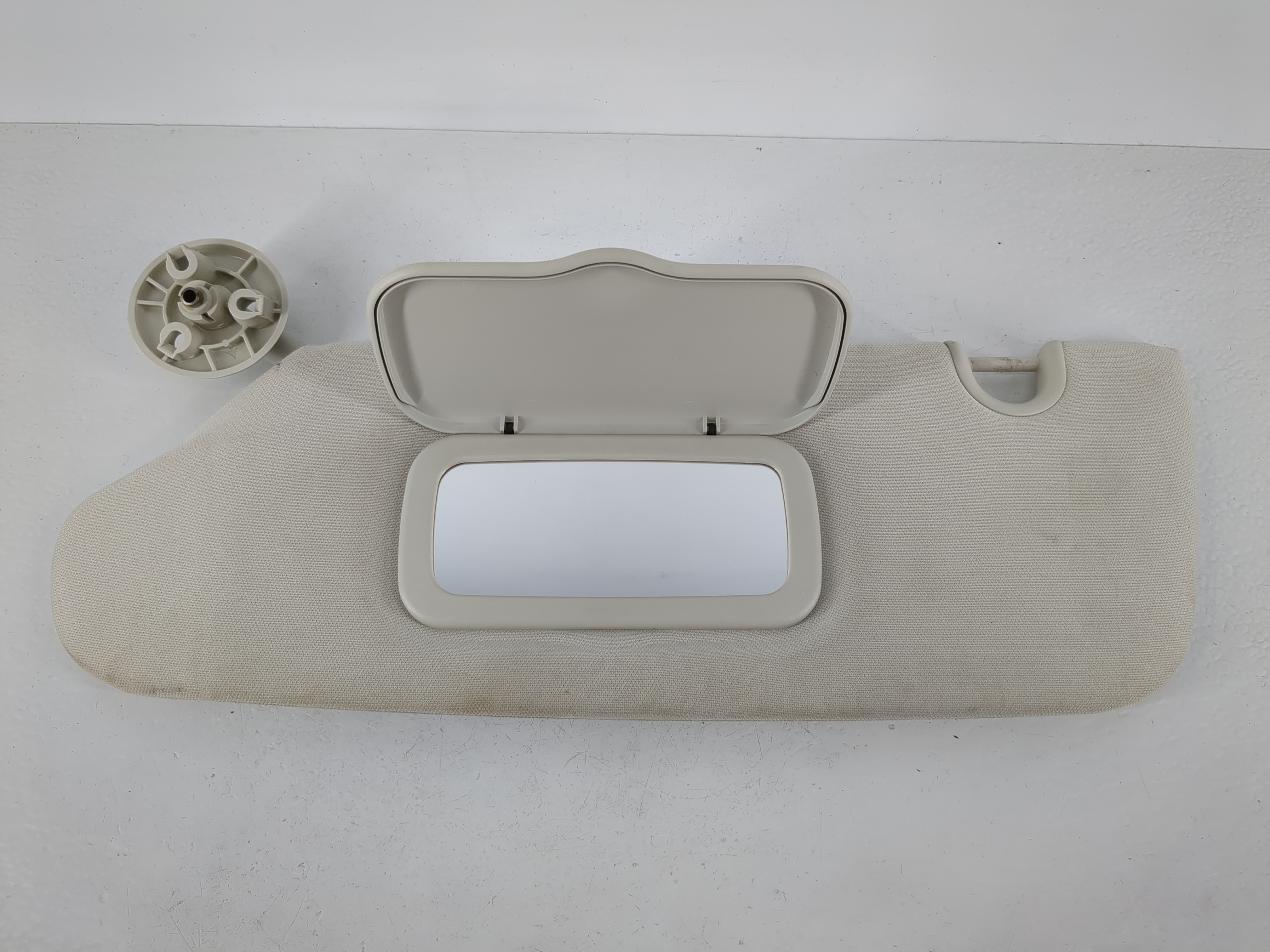 2008-2010 Chrysler Town & Country Driver Sun Visor Mirror Left Sunvisor 1095368 - Oemusedautoparts1.com