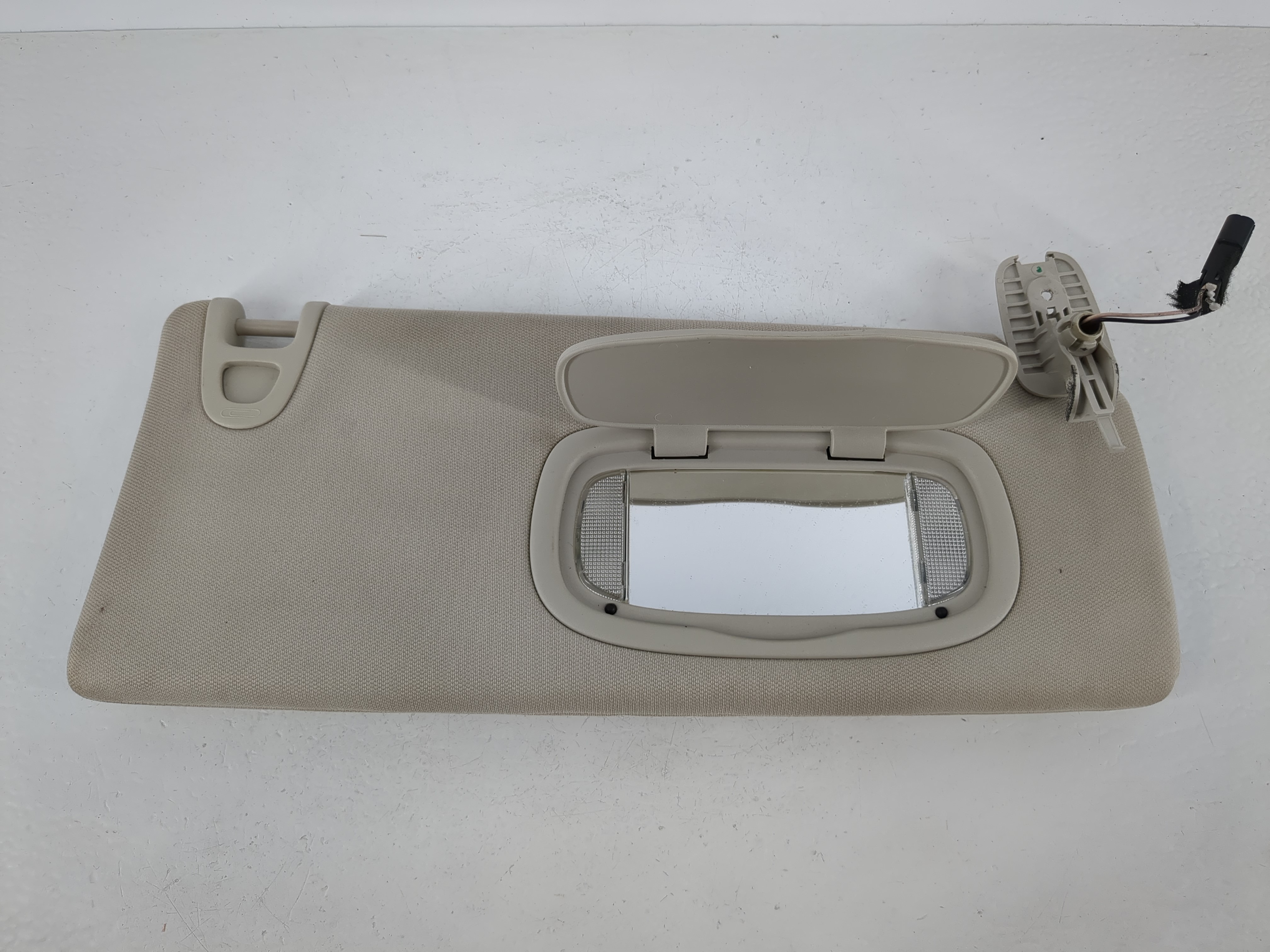 2014-2018 Jeep Cherokee Passenger Sun Visor Mirror Right Sunvisor Gray 1095370 - Oemusedautoparts1.com