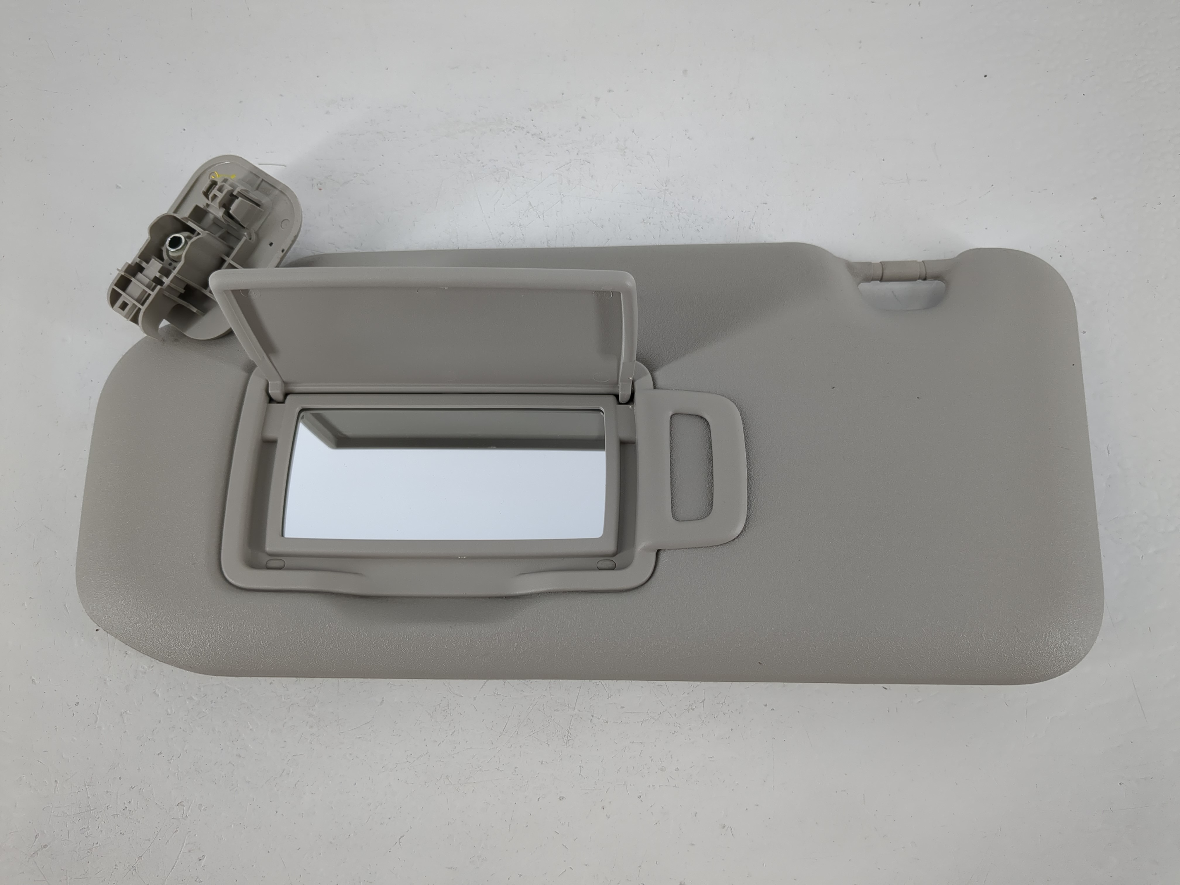 2020-2022 Nissan Sentra Driver Sun Visor Mirror Left Sunvisor Pale Grey 1095371 - Oemusedautoparts1.com