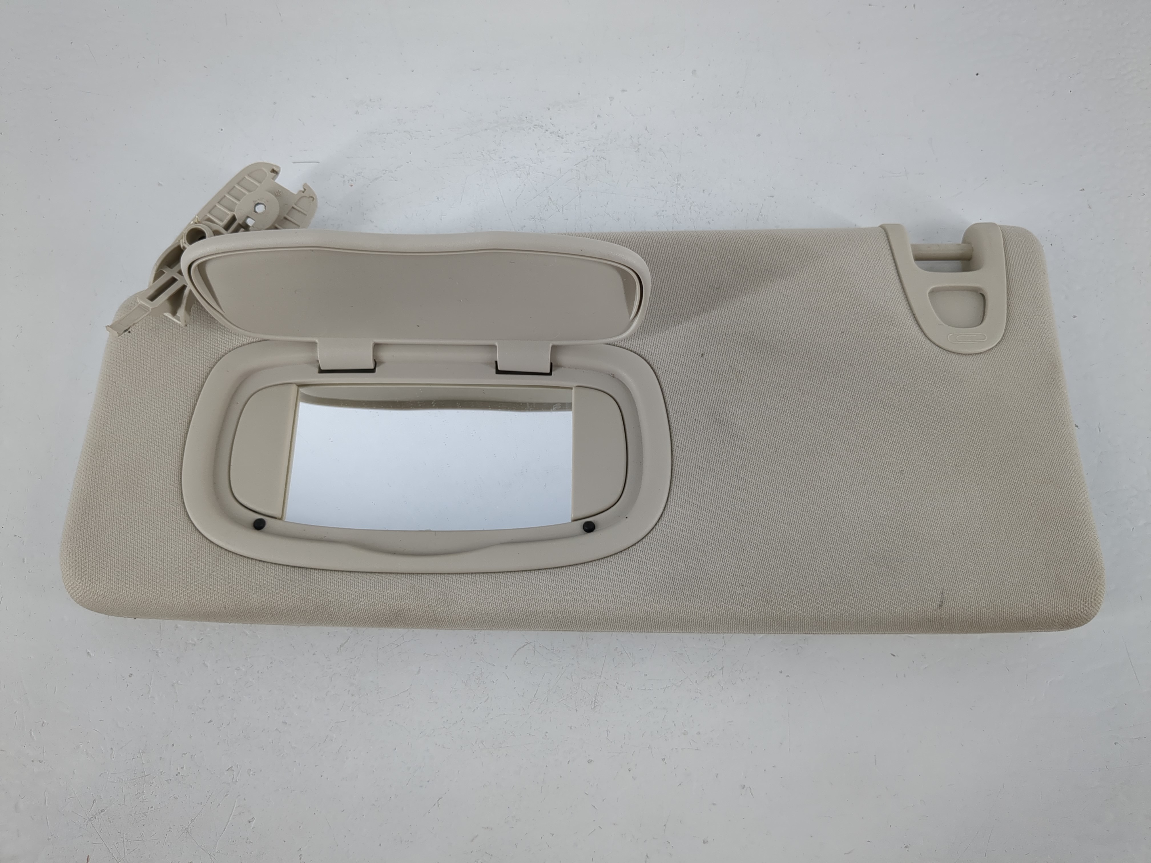 2015-2015 Chrysler 200 Driver Sun Visor Mirror Left Sunvisor Light Gray 1095372 - Oemusedautoparts1.com