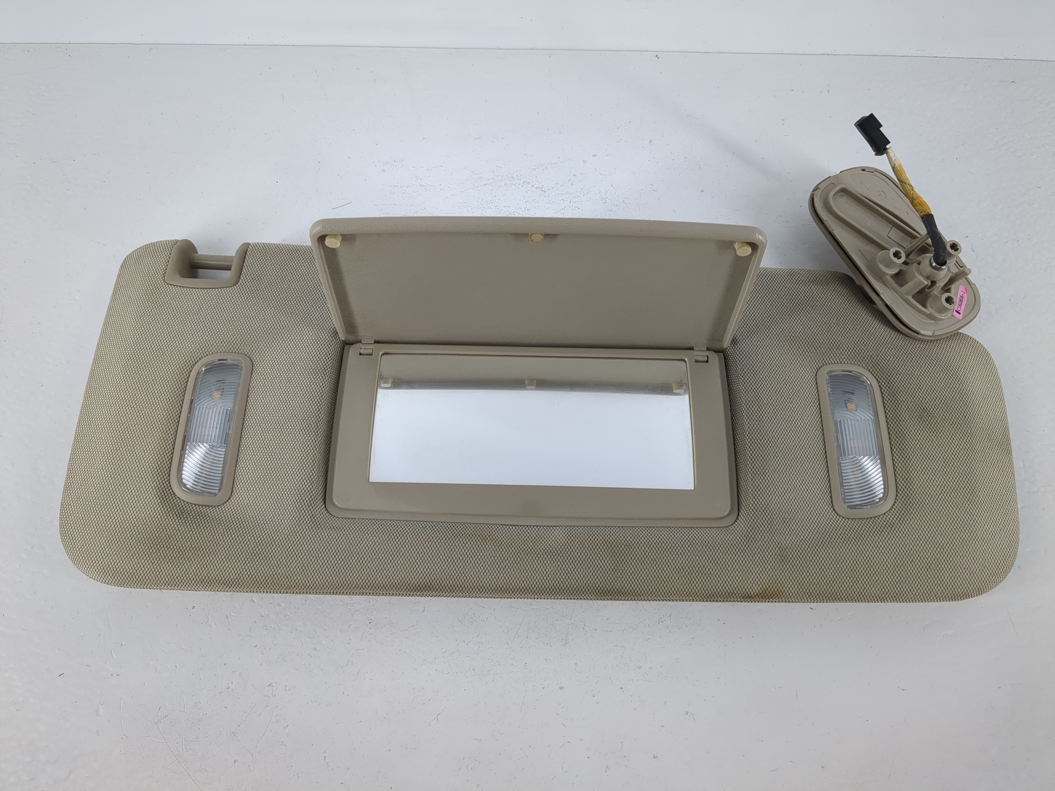 Picture of Gmc Yukon Xl 1500 Passenger Sun Visor Mirror Right Sunvisor Beige 1095377