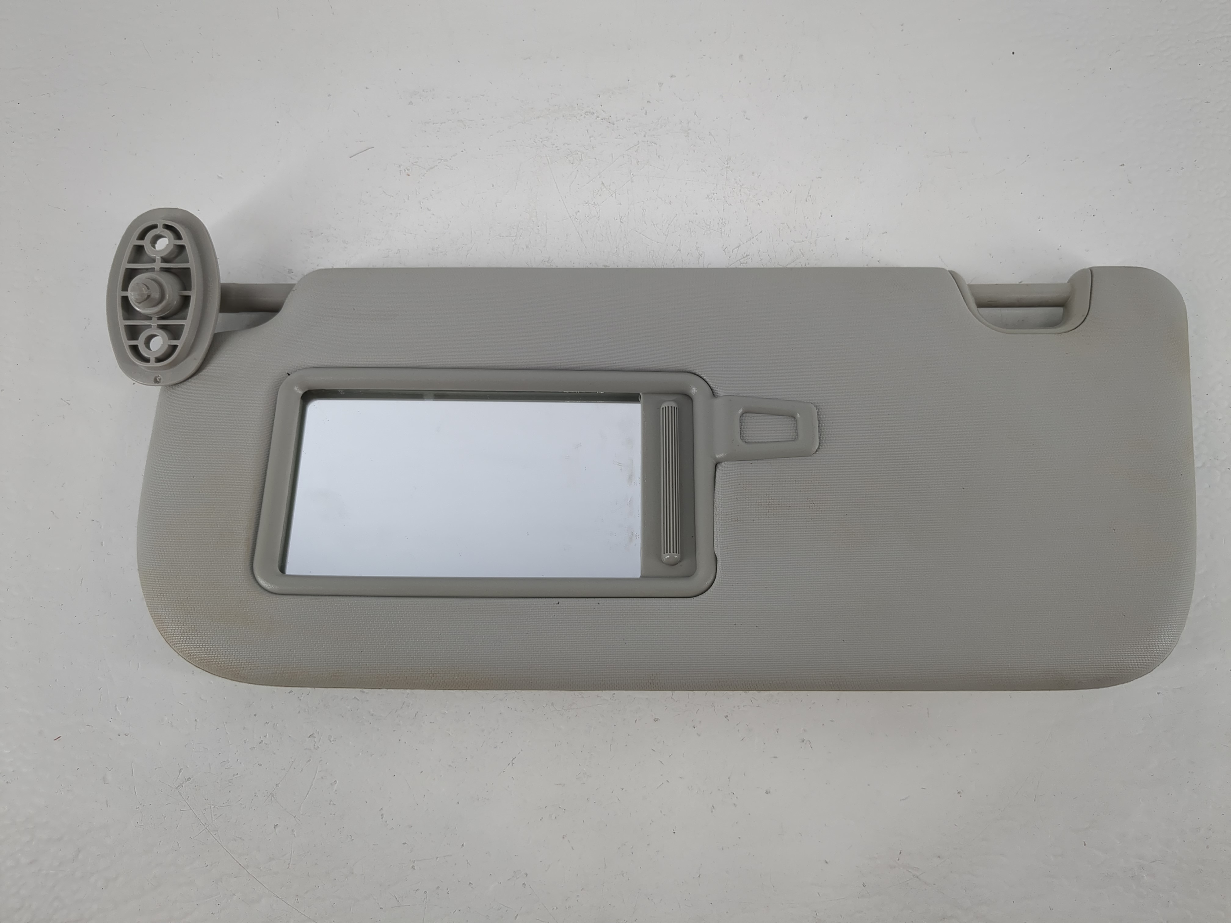 2014-2019 Kia Soul Driver Sun Visor Mirror Left Sunvisor Light Gray 1095379 - Oemusedautoparts1.com