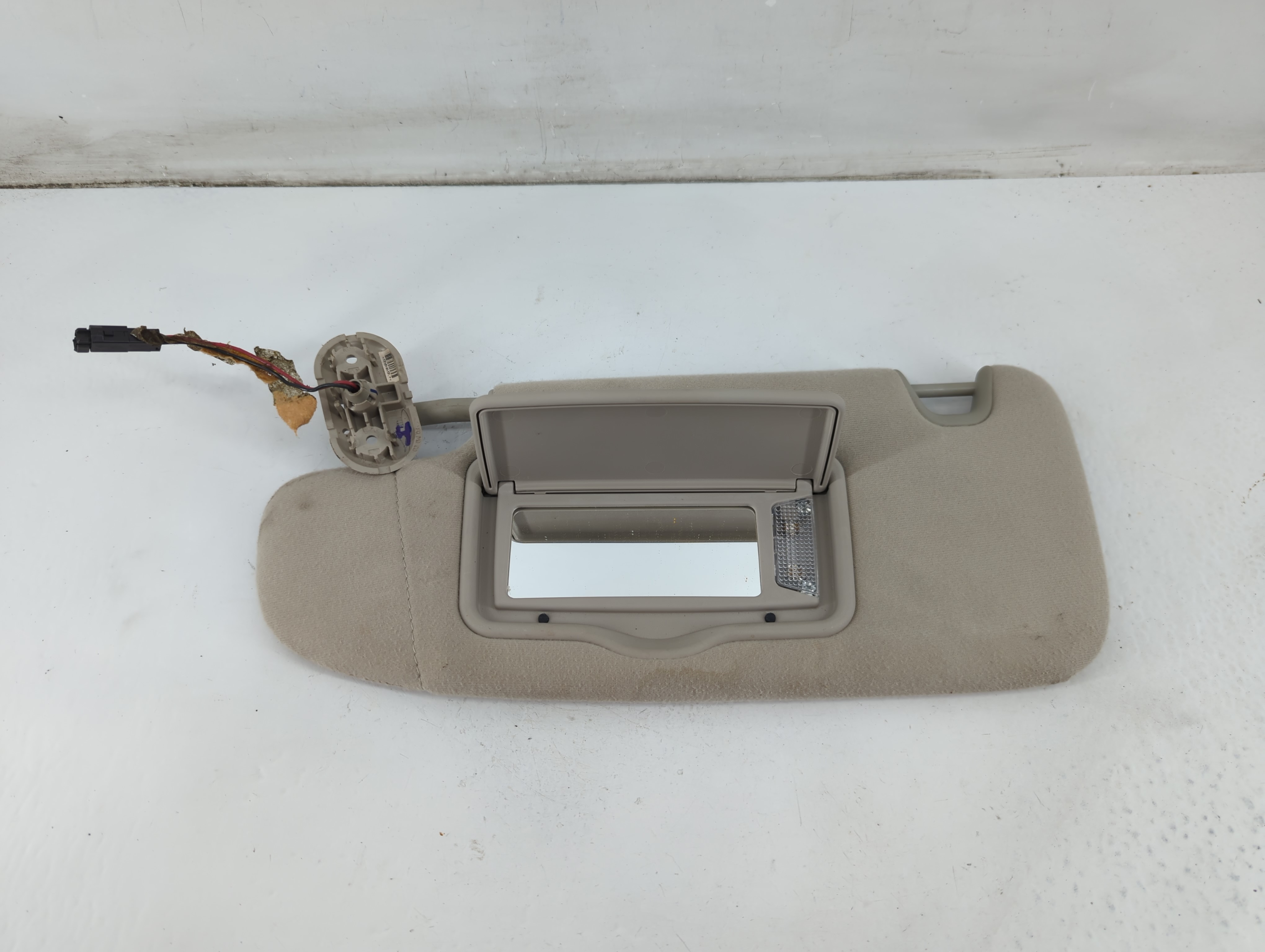 2006-2009 Mercury Milan Driver Sun Visor Mirror Left Sunvisor Light Tan 1095391 - Oemusedautoparts1.com