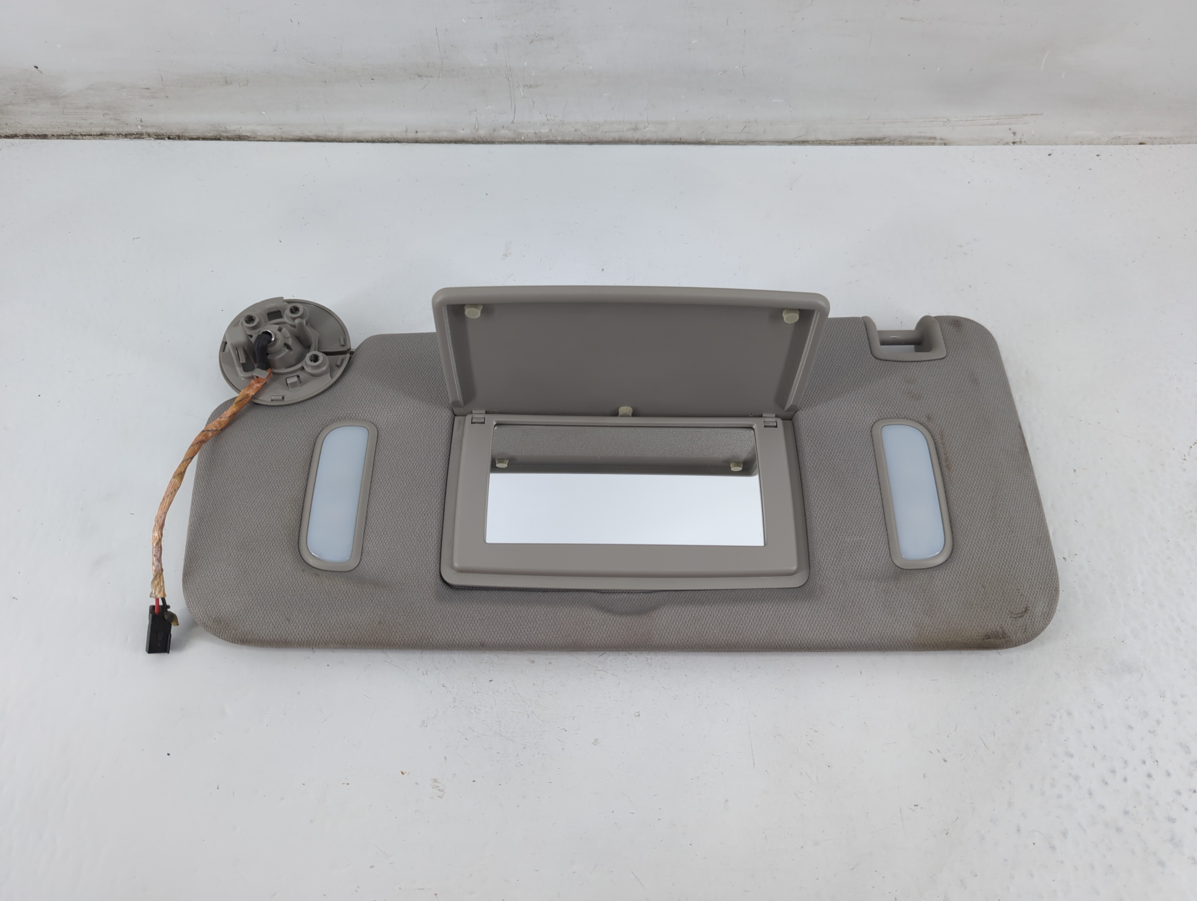 Picture of 2010-2017 Chevrolet Equinox Driver Sun Visor Mirror Left Sunvisor Grey 1095394