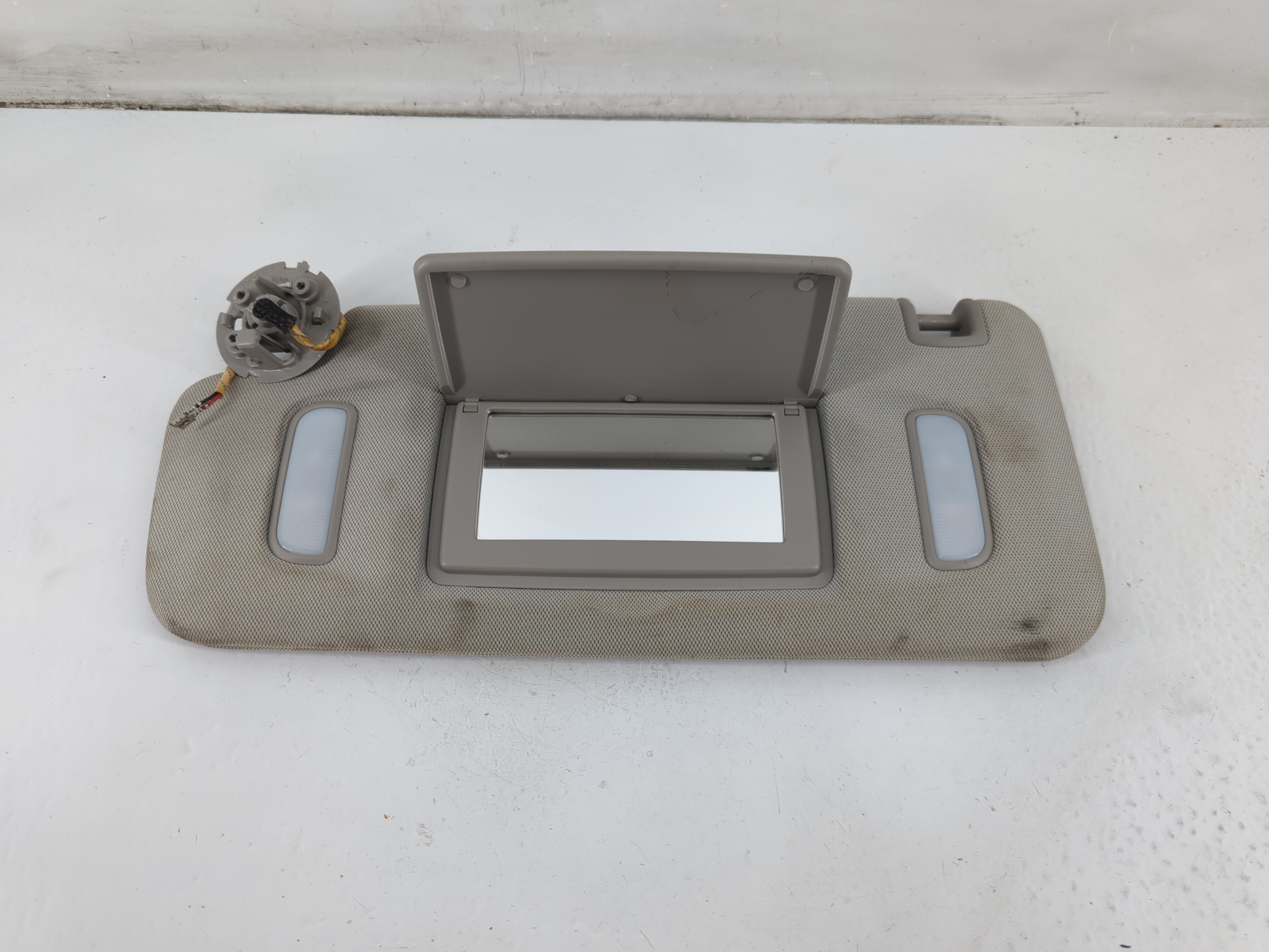 2010-2014 Cadillac Srx Driver Sun Visor Mirror Left Sunvisor Grey 1095422 - Oemusedautoparts1.com