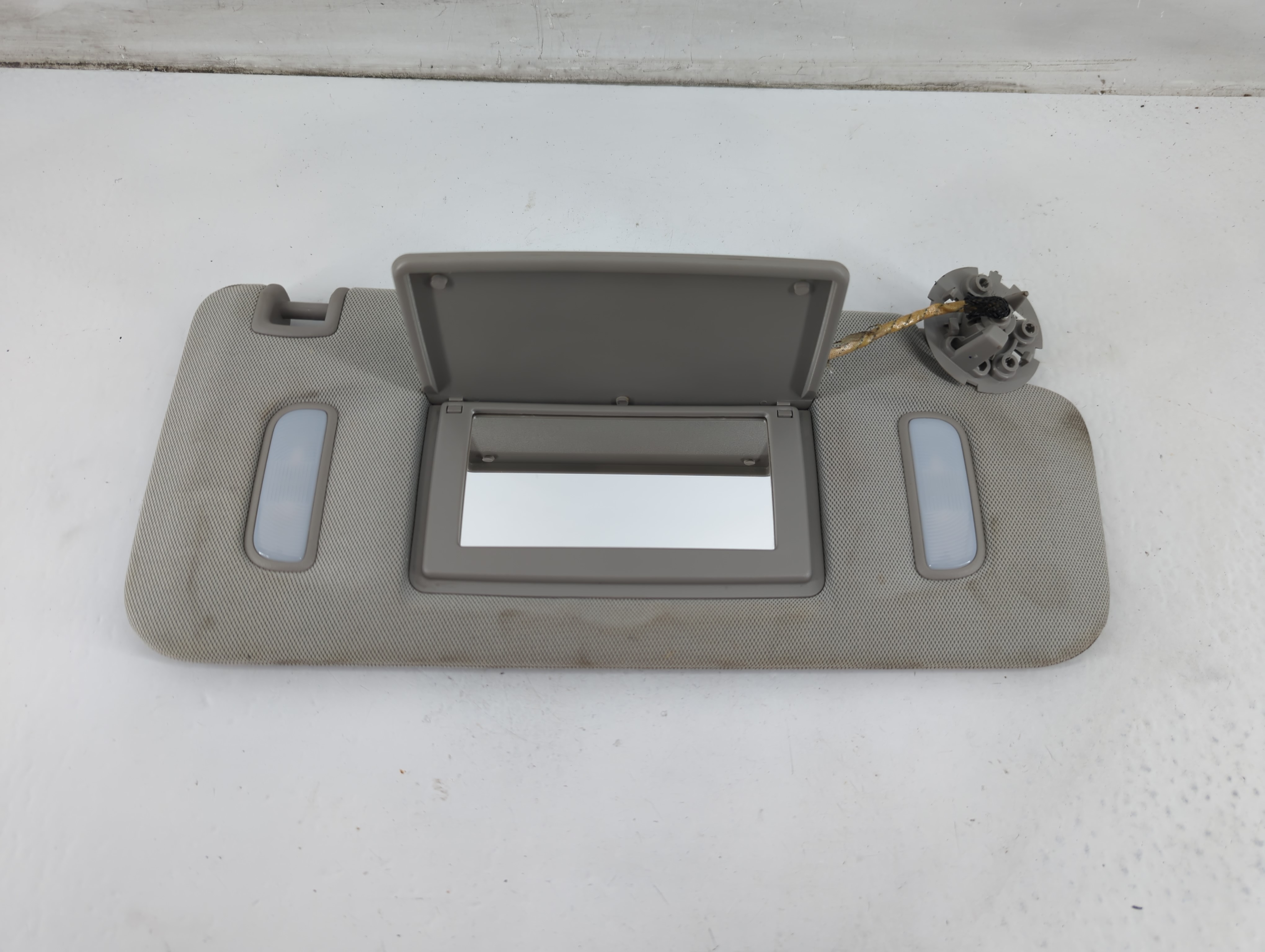2010-2014 Cadillac Srx Passenger Sun Visor Mirror Right Sunvisor Grey 1095423 - Oemusedautoparts1.com