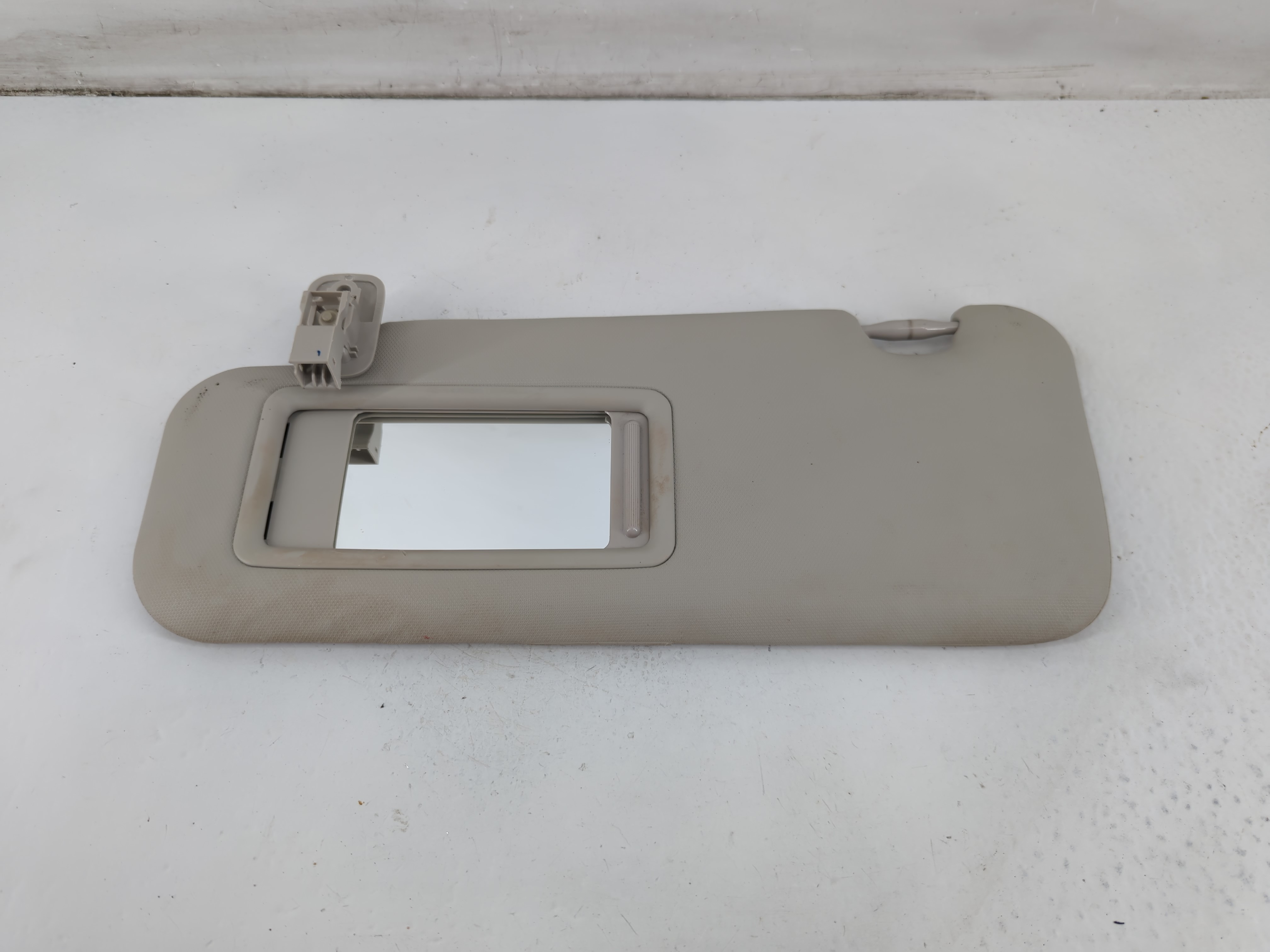 2014-2018 Mazda 3 Driver Sun Visor Mirror Left Sunvisor Light Gray 1095424 - Oemusedautoparts1.com