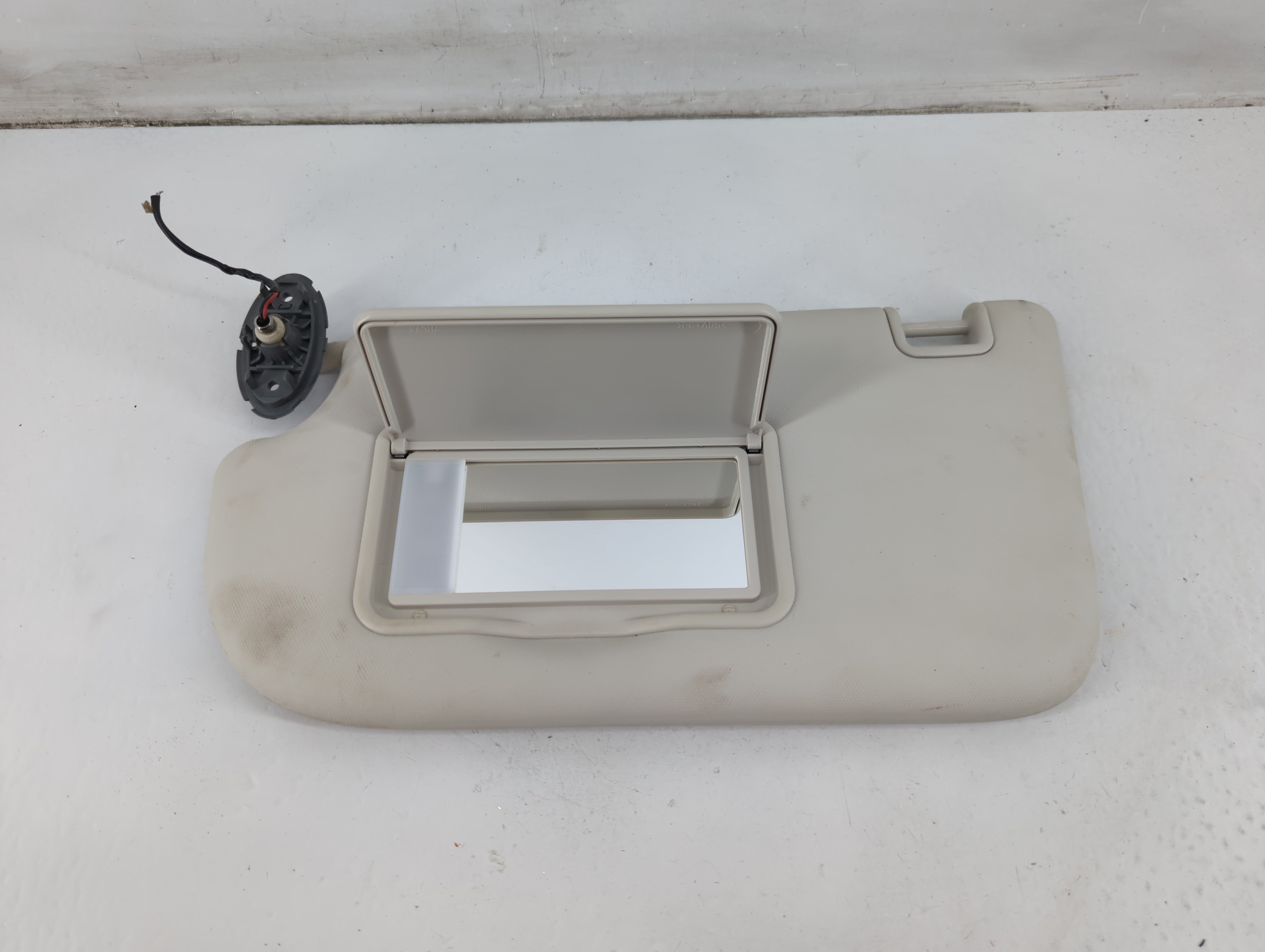 2013-2019 Ford Escape Driver Sun Visor Mirror Left Sunvisor Cream 1095426 - Oemusedautoparts1.com