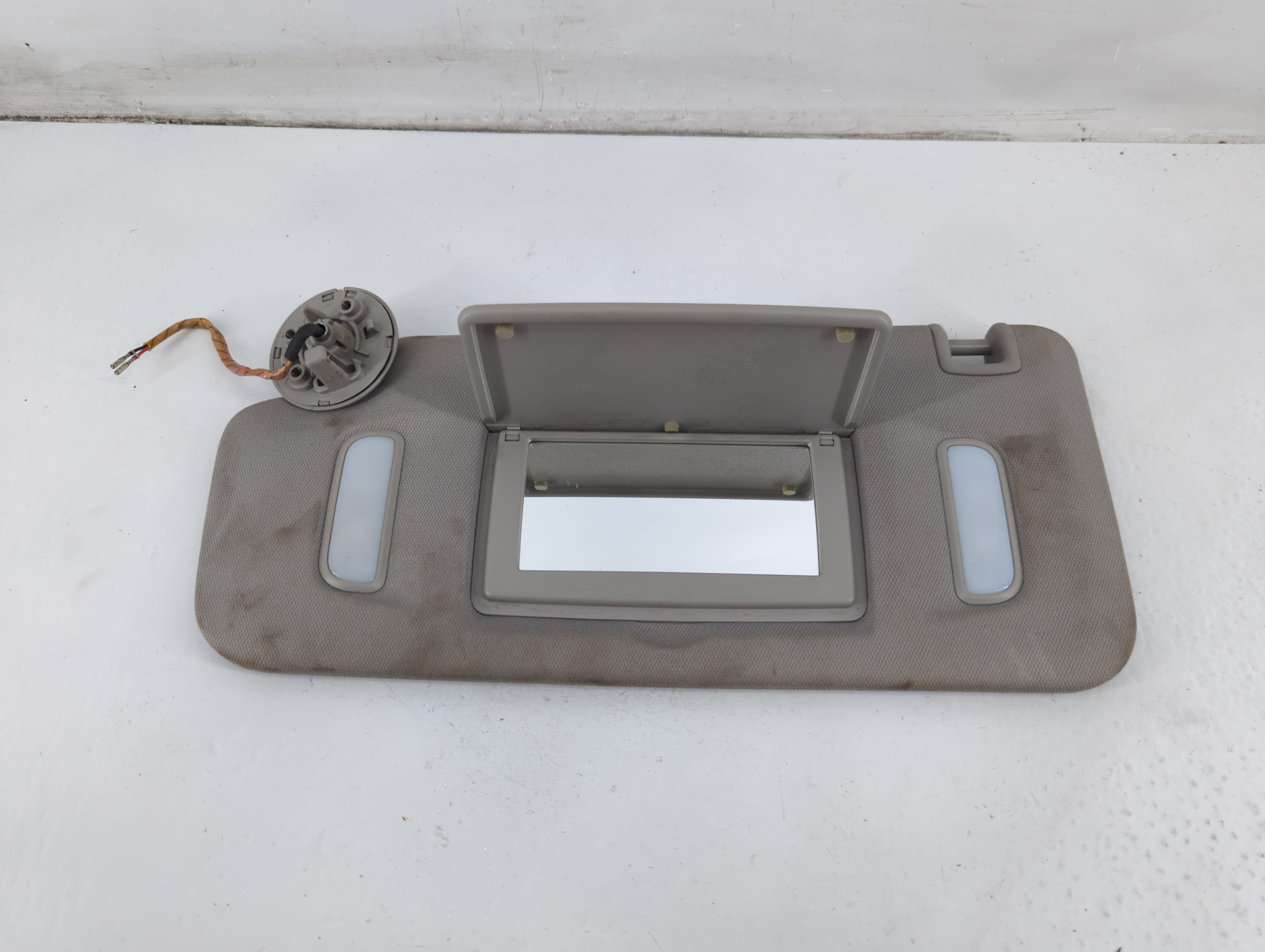2019-2021 Hyundai Santa Fe Driver Sun Visor Mirror Left Sunvisor Gray 1095427 - Oemusedautoparts1.com