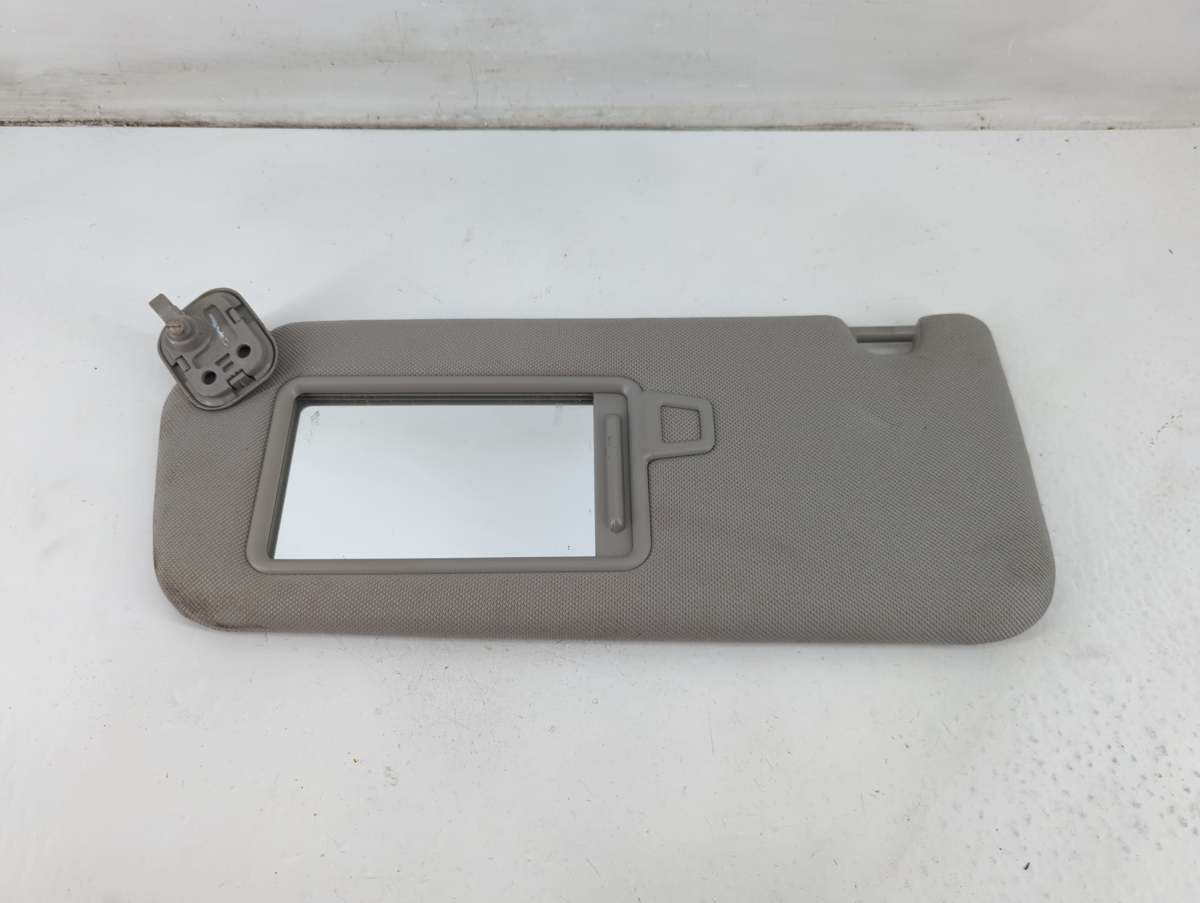 2010-2017 Chevrolet Equinox Driver Sun Visor Mirror Left Sunvisor Grey 1095428 - Oemusedautoparts1.com