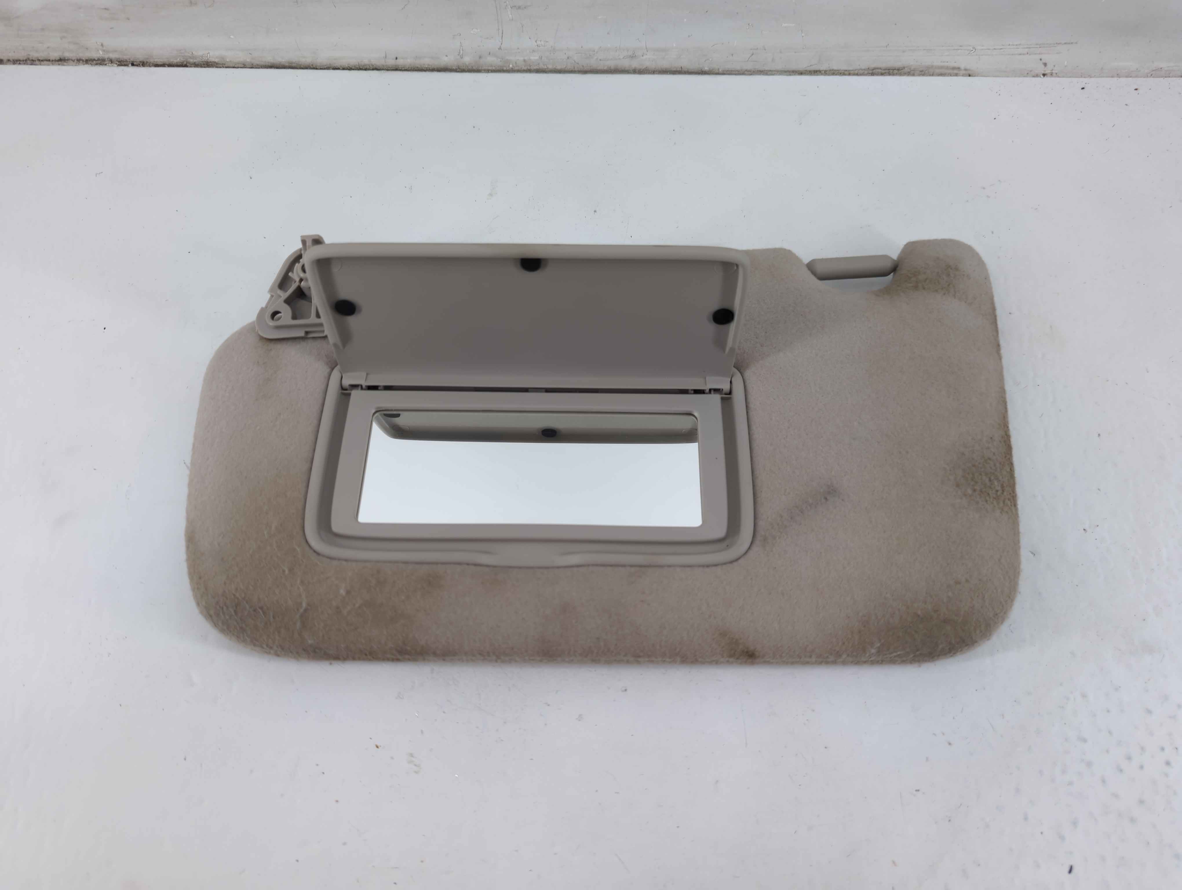Picture of 2013-2019 Nissan Sentra Driver Sun Visor Mirror Left Sunvisor 1095429