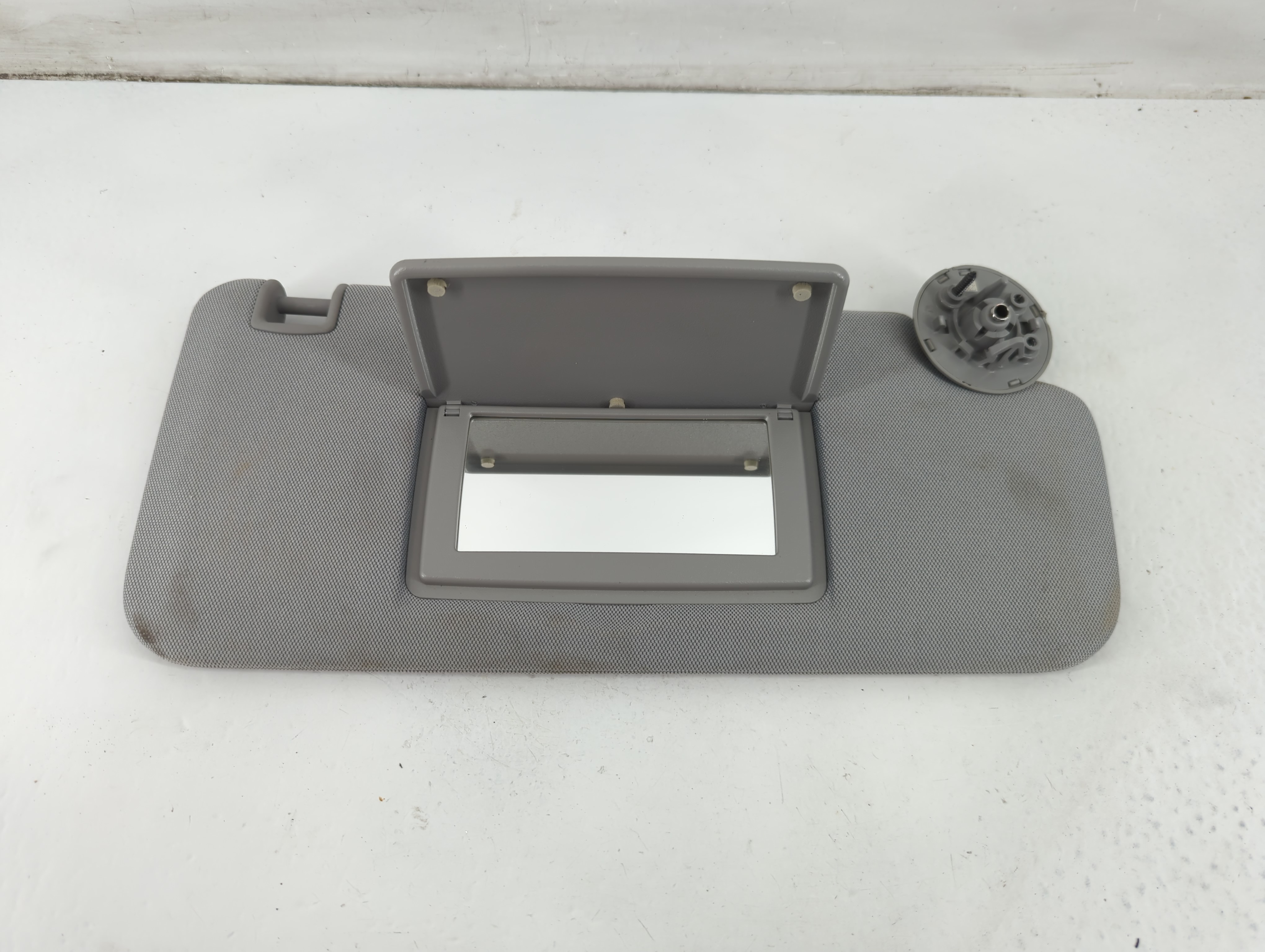 2017-2021 Chevrolet Trax Passenger Sun Visor Mirror Right Sunvisor Gray 1095444 - Oemusedautoparts1.com