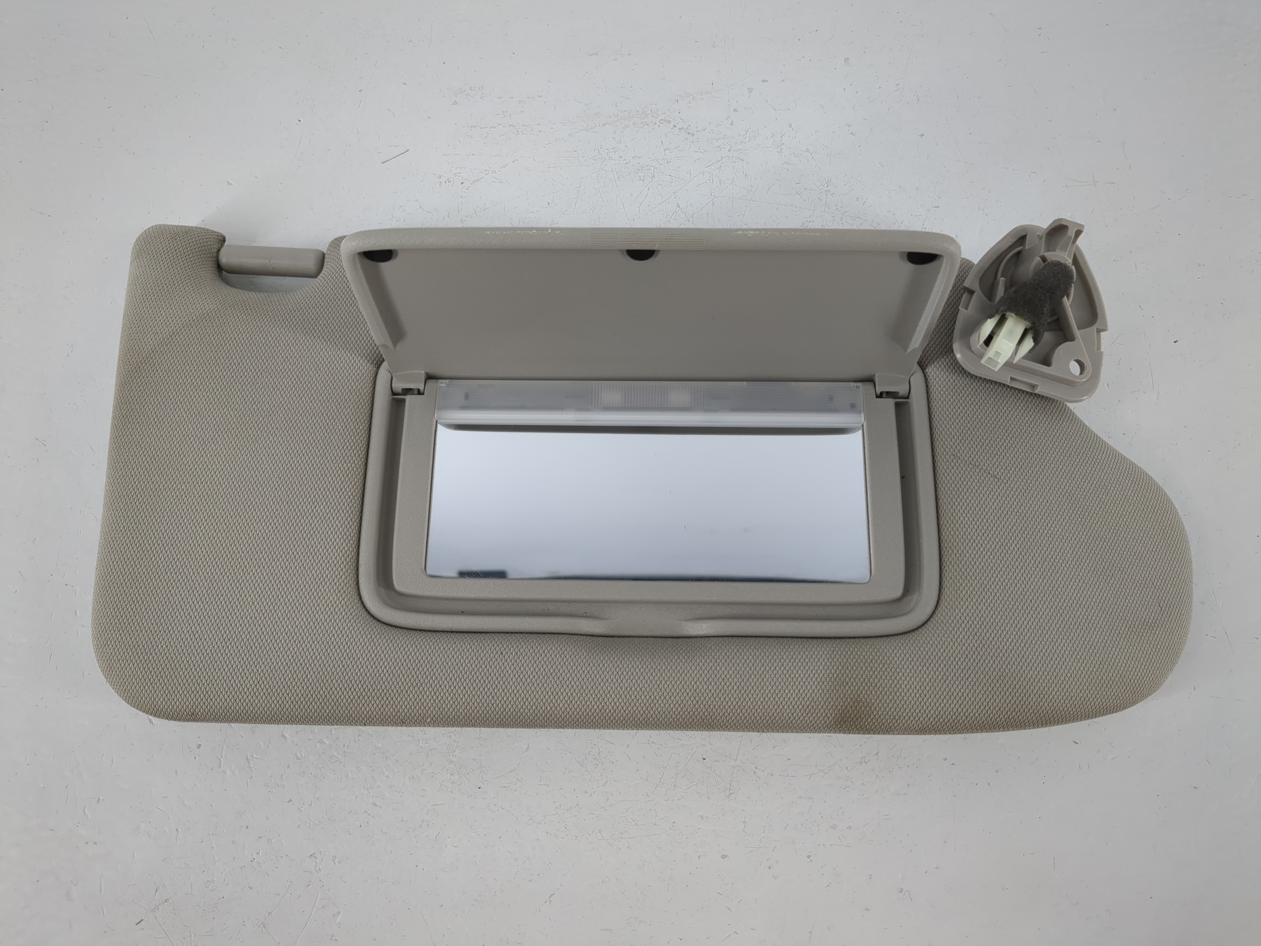 2018-2021 Nissan Maxima Passenger Sun Visor Mirror Right Sunvisor Grey 1095455 - Oemusedautoparts1.com