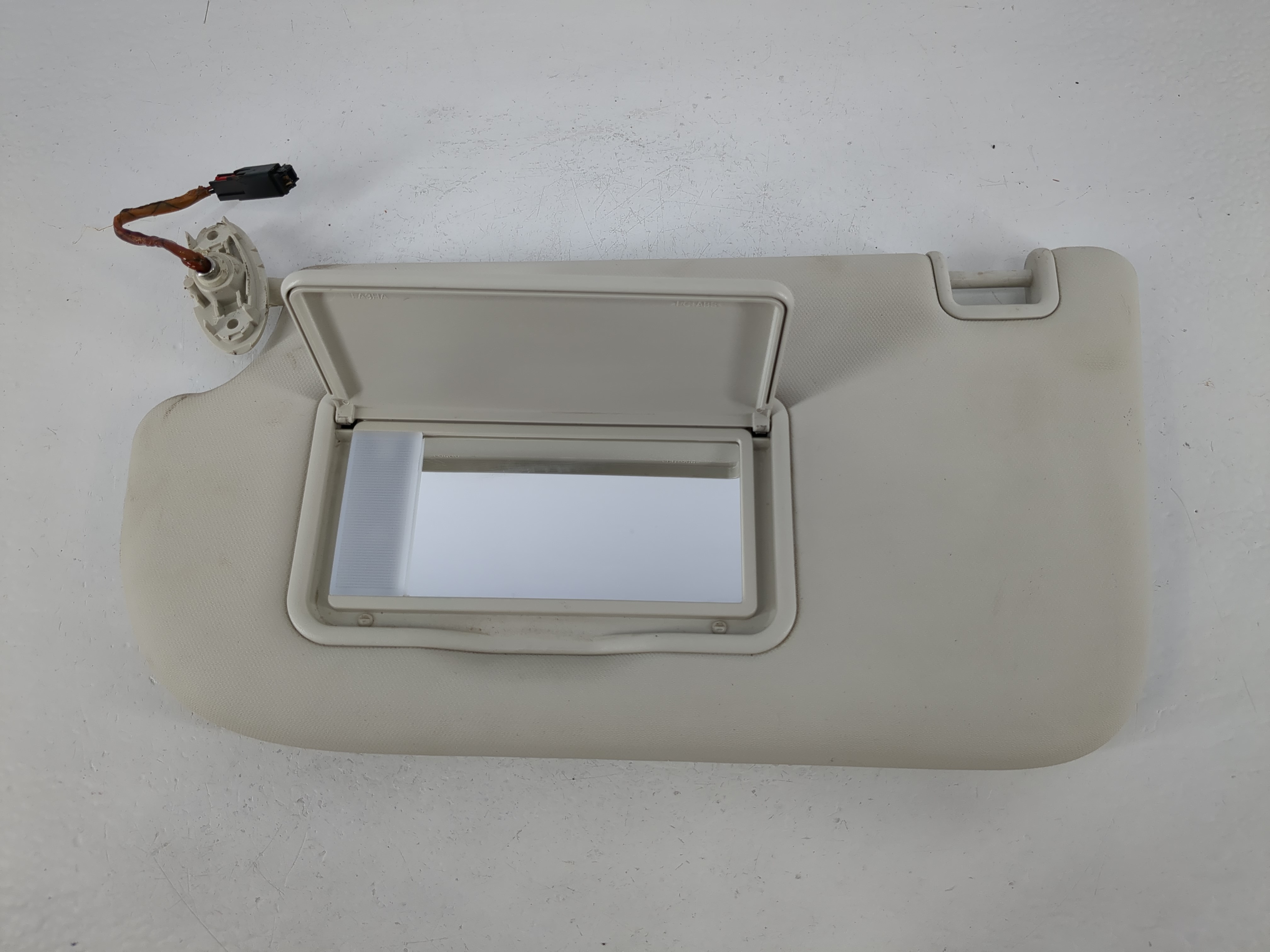2013-2018 Ford Focus Driver Sun Visor Mirror Left Sunvisor Light Grey 1095457 - Oemusedautoparts1.com
