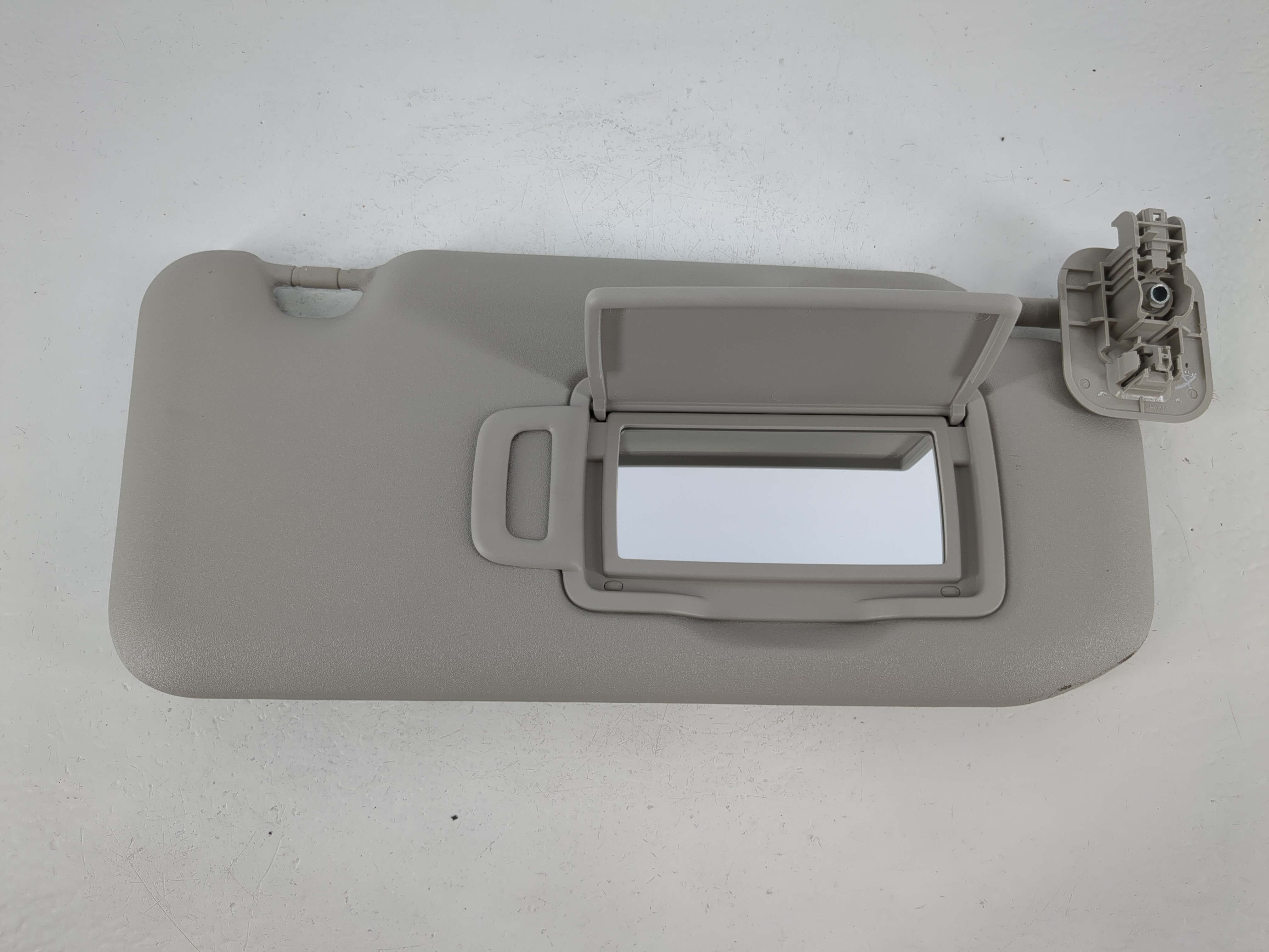 2020-2022 Nissan Sentra Passenger Sun Visor Mirror Right Sunvisor Gray 1095463 - Oemusedautoparts1.com
